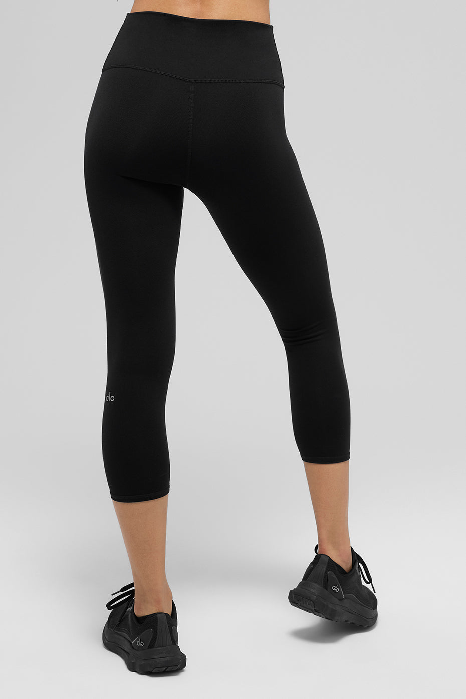 Alo Yoga High-Waist Airbrush Capri - Black