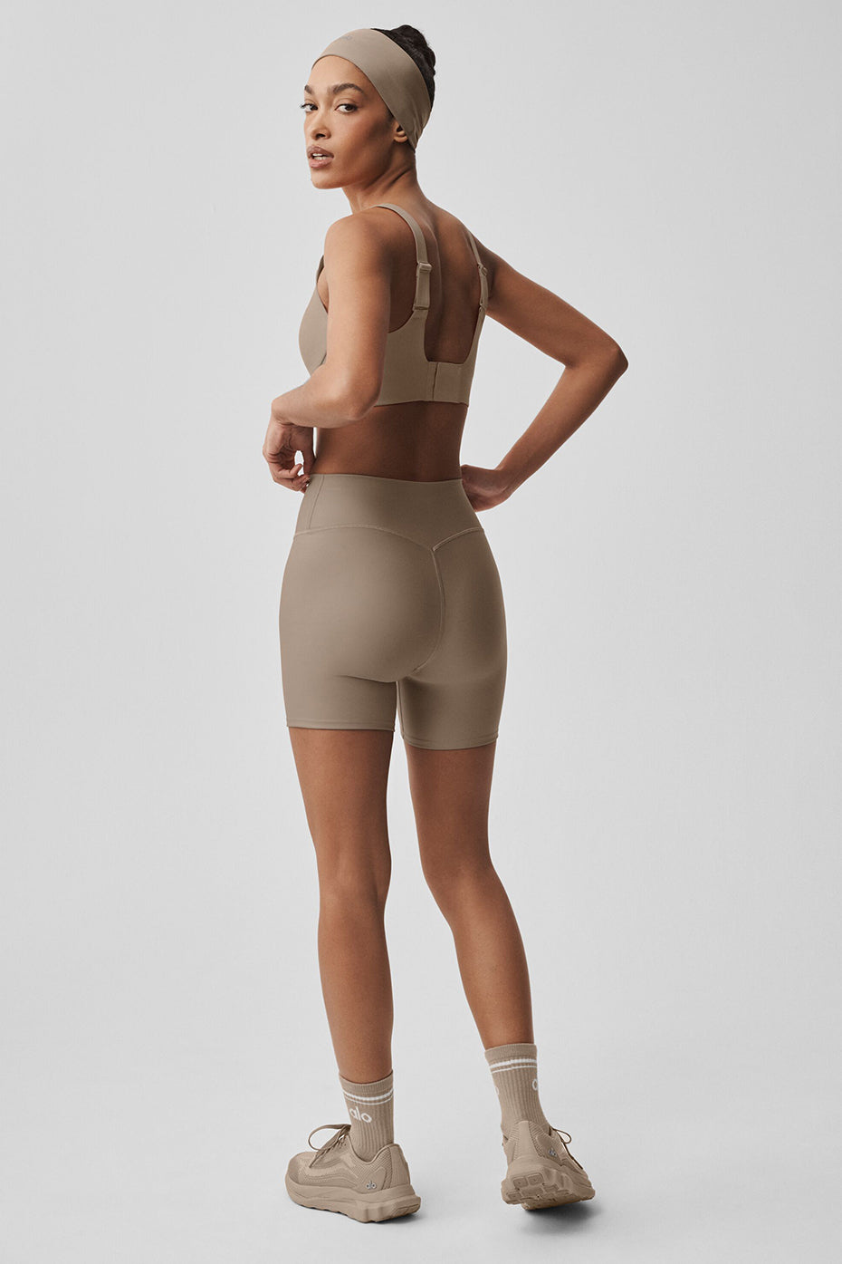 Alo Yoga 5" Airlift Energy Short - Gravel