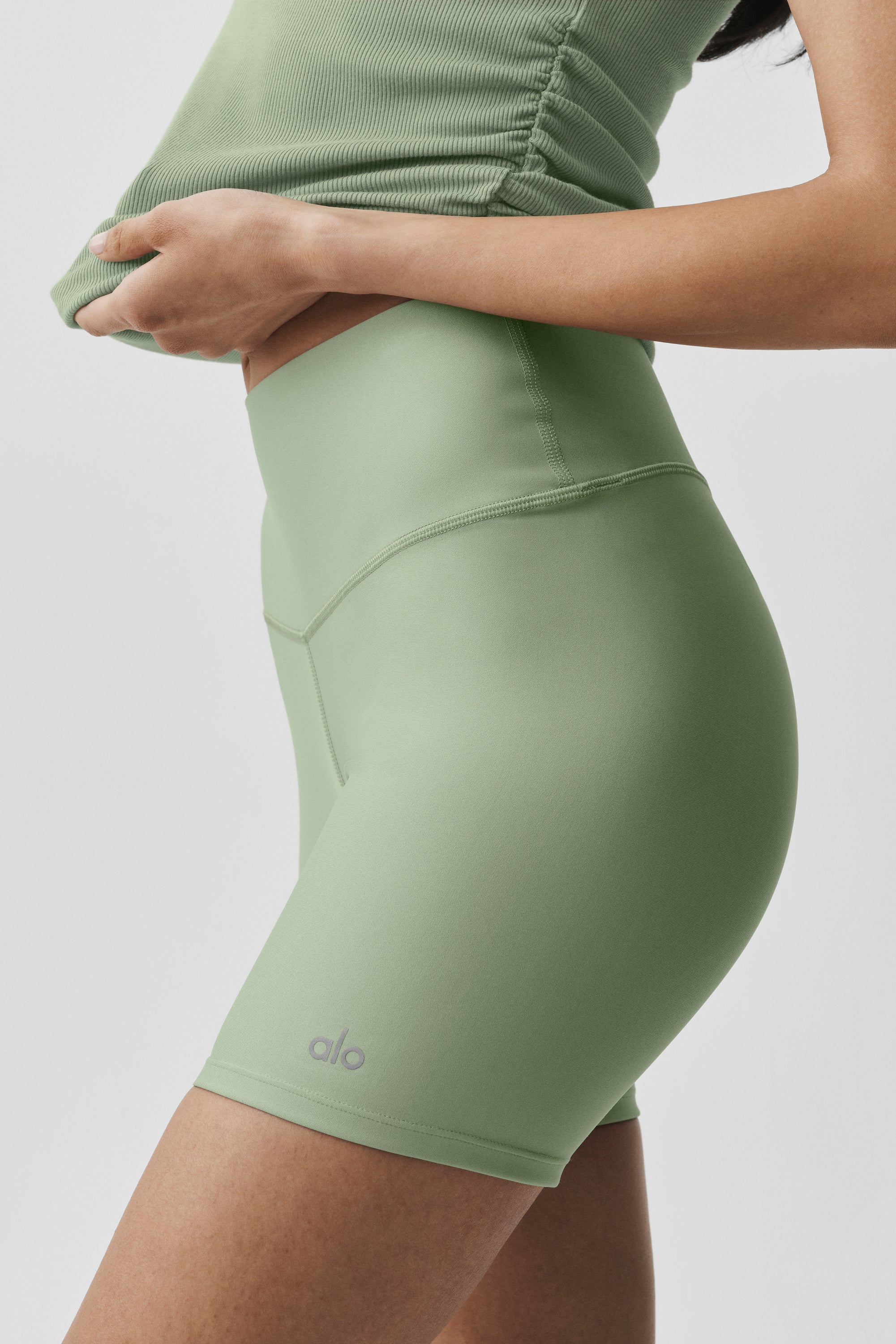 Alo Yoga 5" Airlift Energy Short - Dune Grass