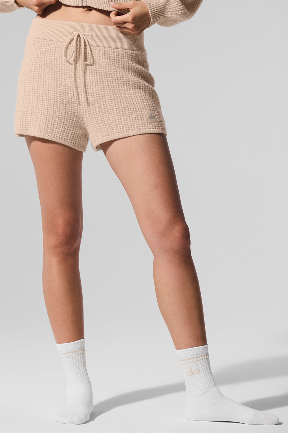 Alo Yoga Cashmere High-Waist Plush Waffle Short - Macadamia Blush