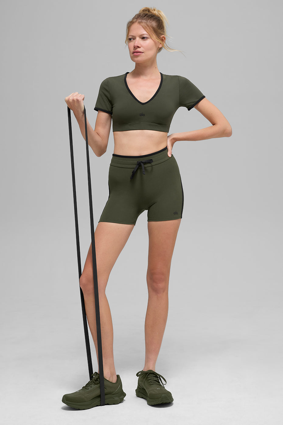 Alo Yoga 4" Airbrush High-Waist Race Pace Short - Green Olive/Black