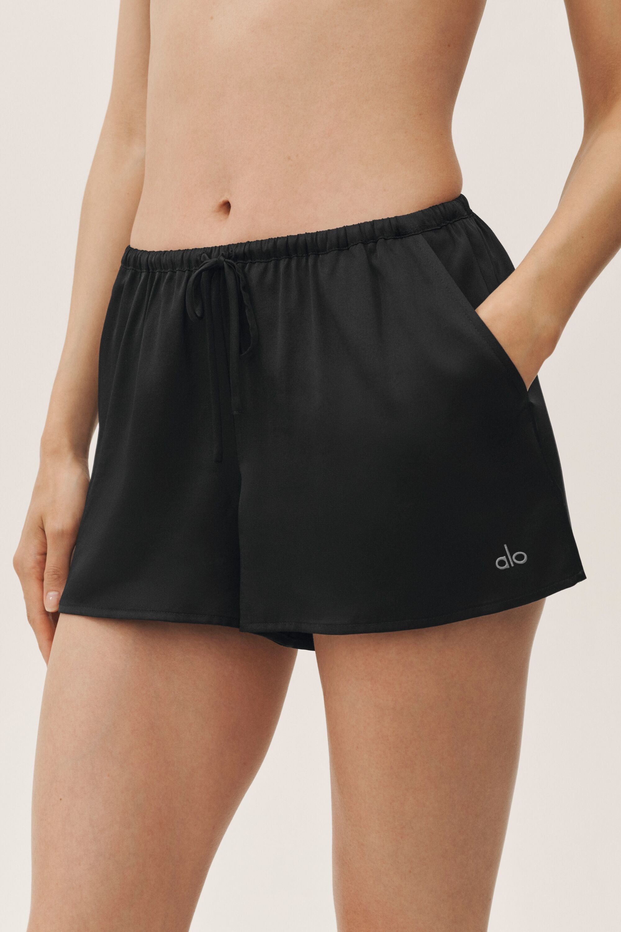 Alo Yoga Silk Blend Radiance Short - Black