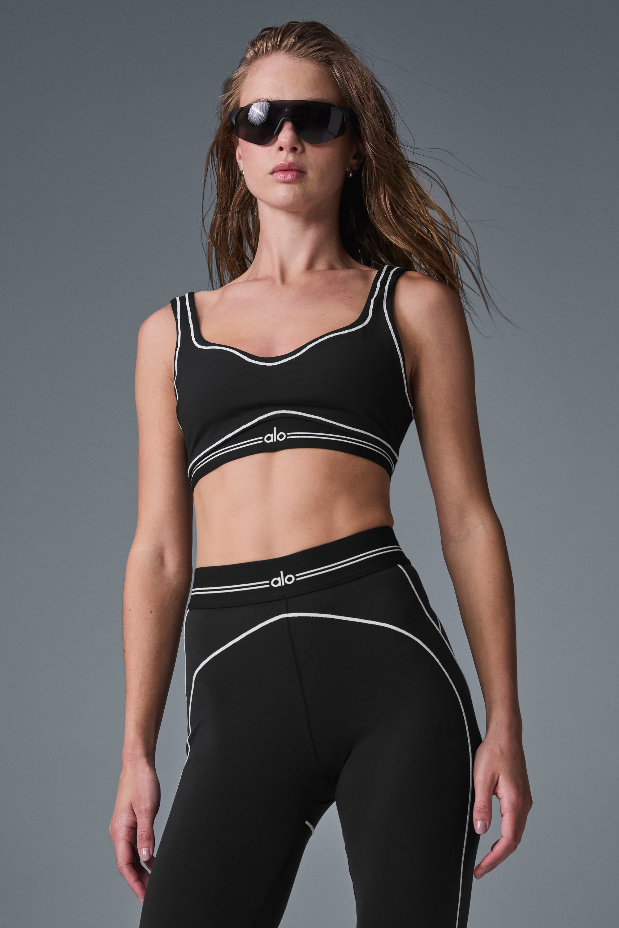 Alo Yoga Airbrush Heart Throb Bra - Black/White
