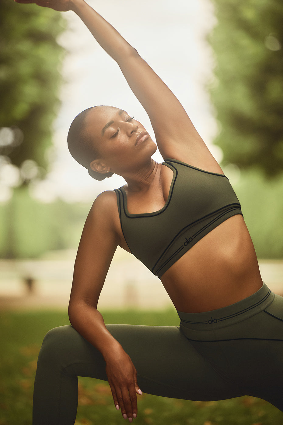 Alo Yoga Airbrush Heart Throb Bra - Green Olive/Black