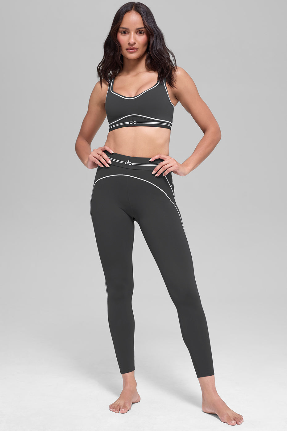 Alo Yoga Airbrush Heart Throb Bra - Anthracite/White