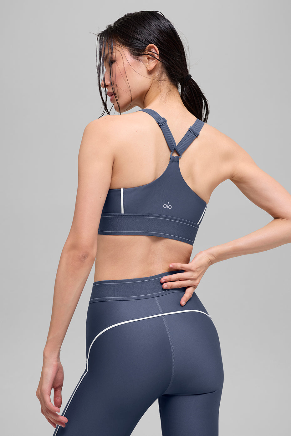 Alo Yoga Airlift Suit Up Bra - Bluestone/White