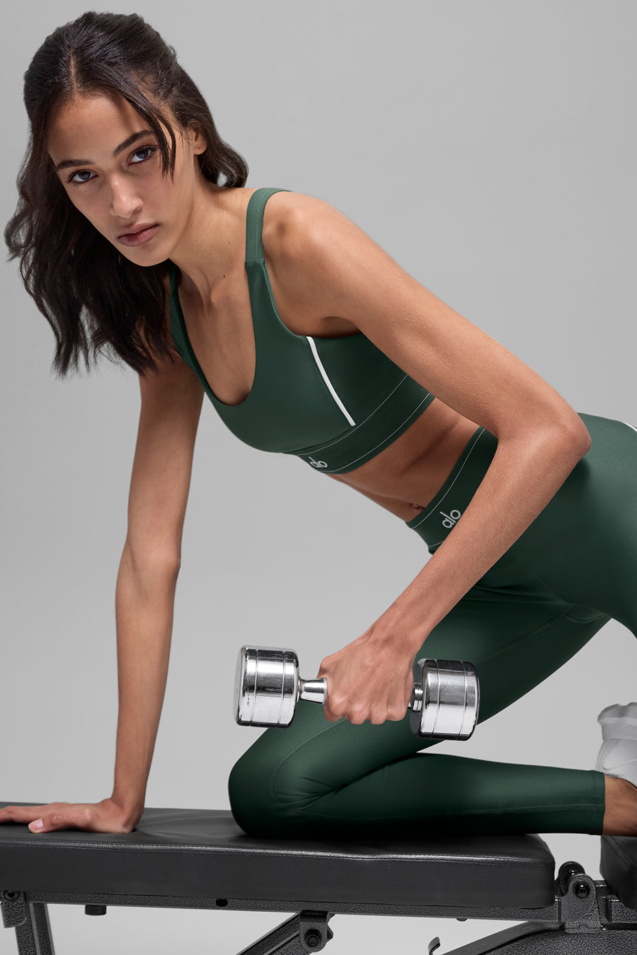 Alo Yoga Airlift Suit Up Bra - Clover Green/White
