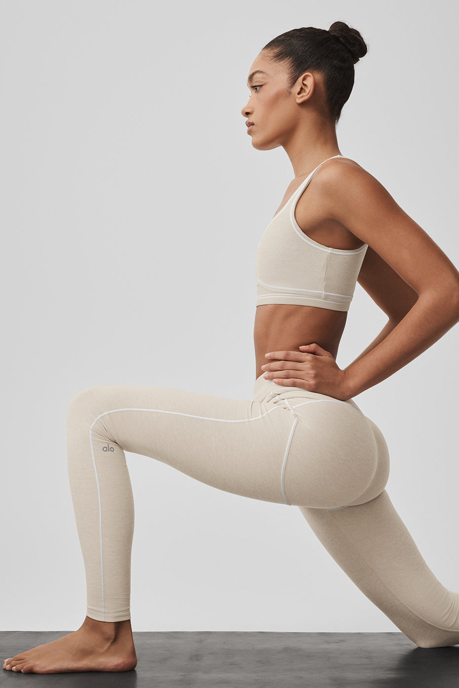 Alo Yoga Alosoft Heart Throb Bra - Oatmeal Heather/White