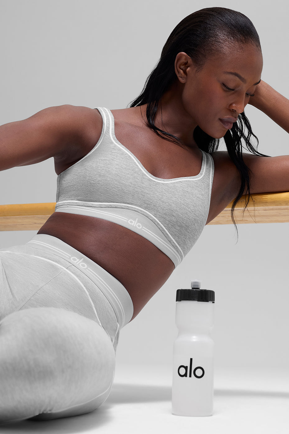 Alo Yoga Alosoft Heart Throb Bra - Athletic Heather Grey/White