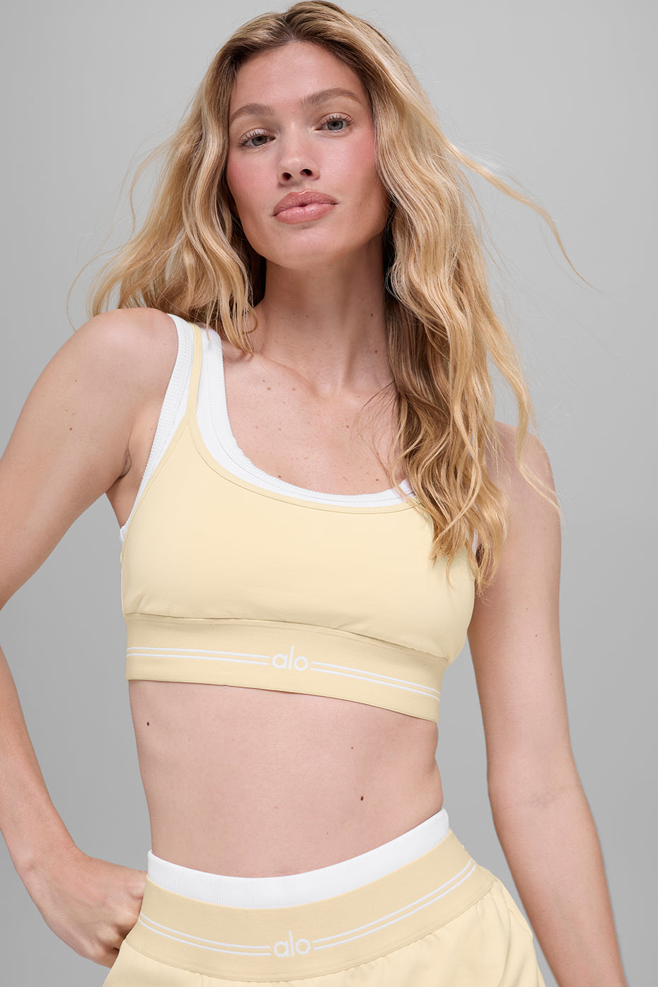 Alo Yoga Airbrush Better Together Bra - Candlelight Yellow/White