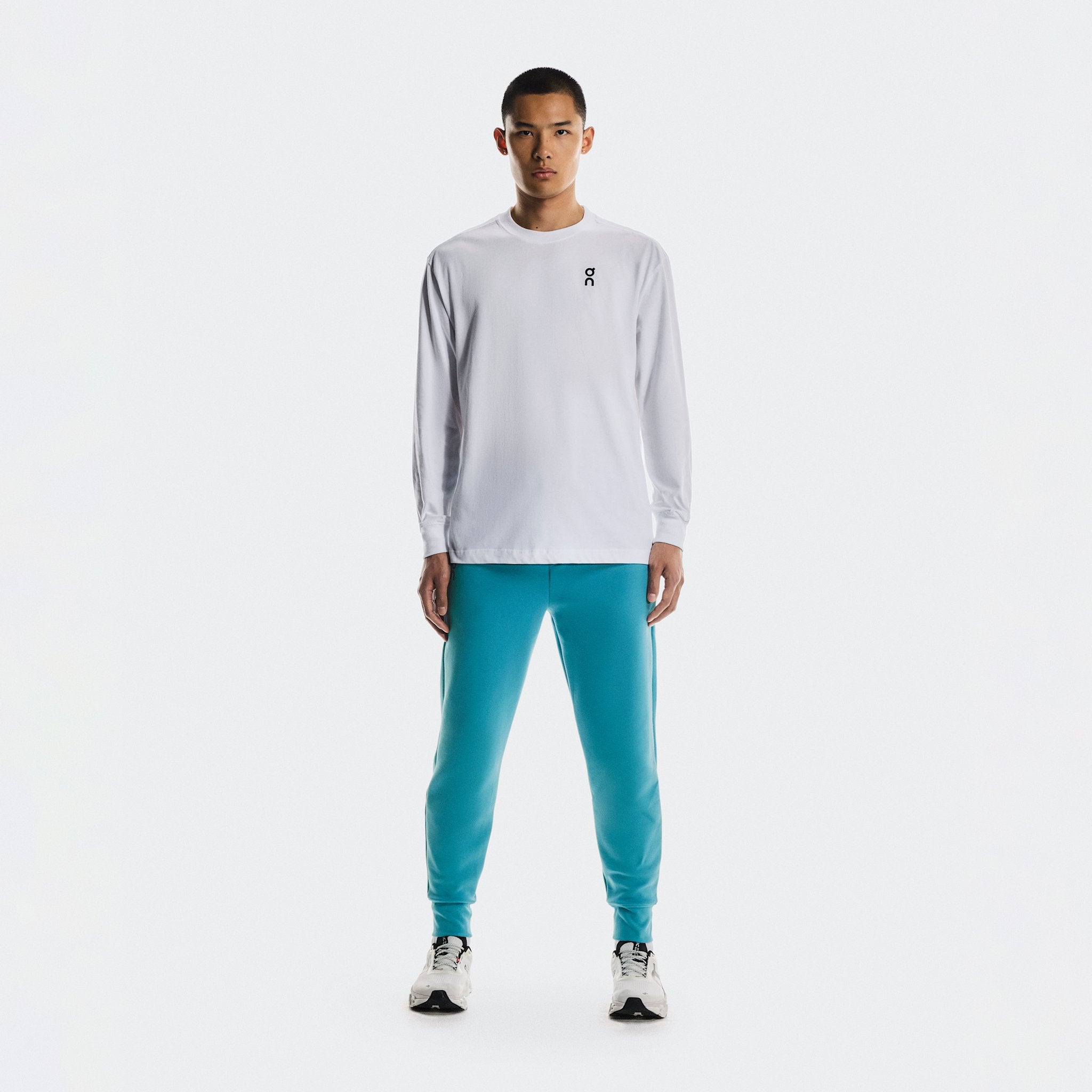 On Focus Tech Sweatpants Niagara