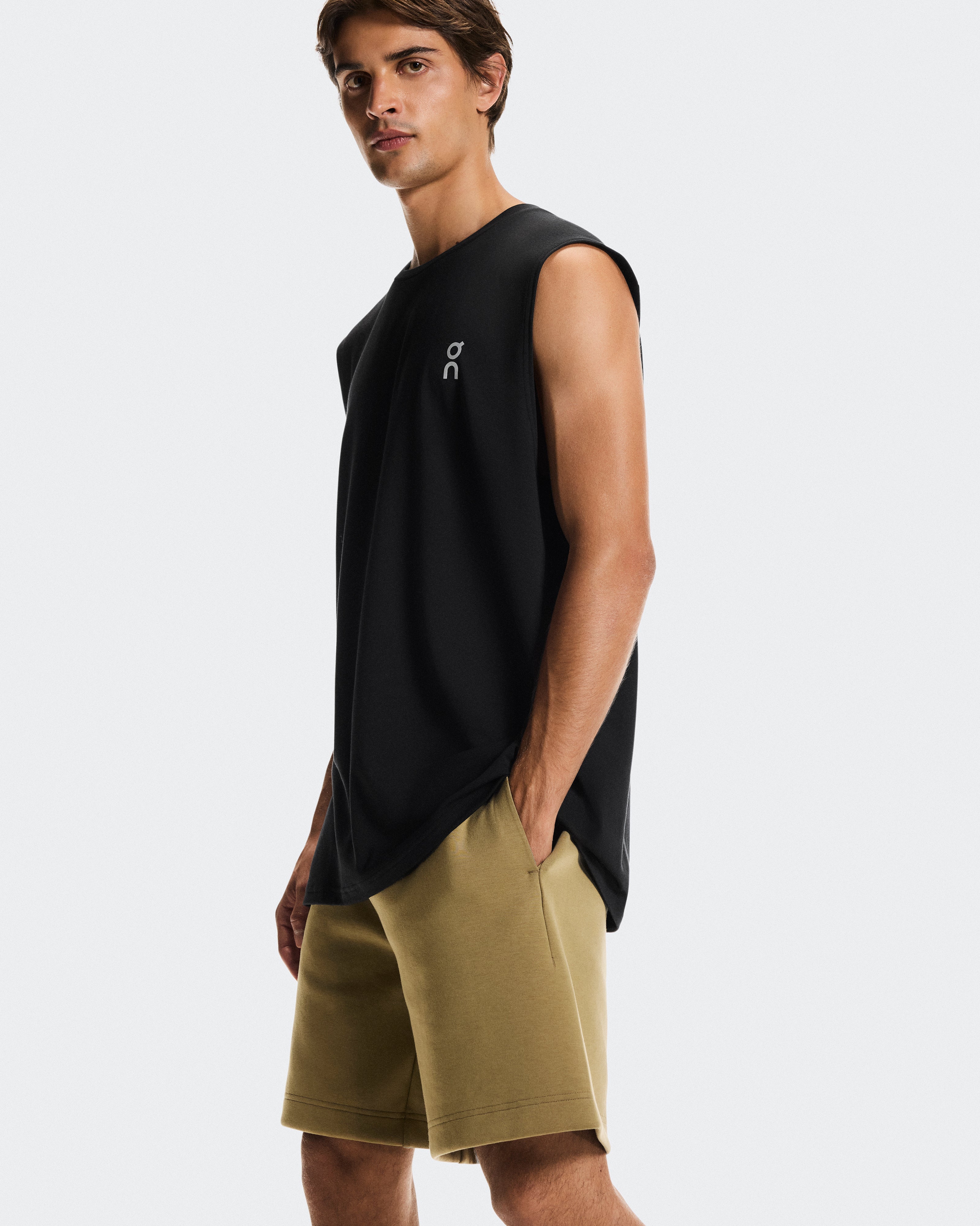 On Focus Tech Shorts Nutmeg