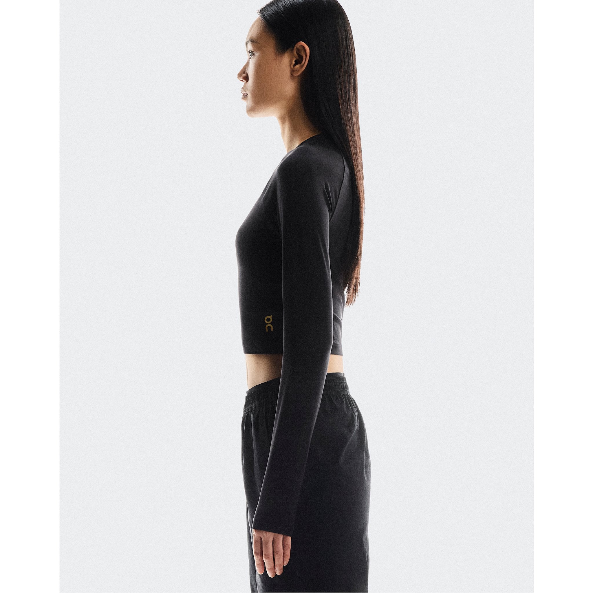 On Studio Long-T Crop Black