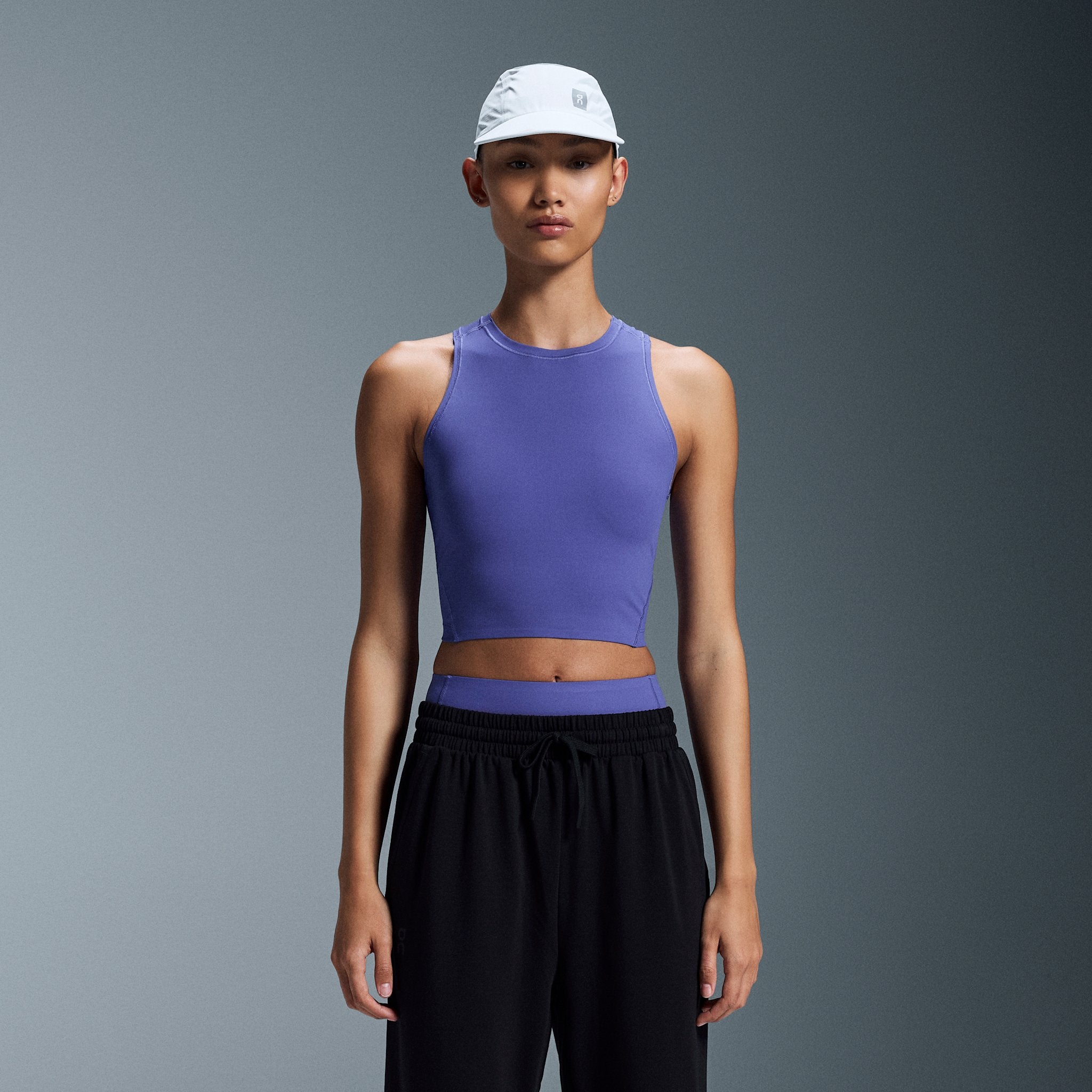 On Movement Crop Black