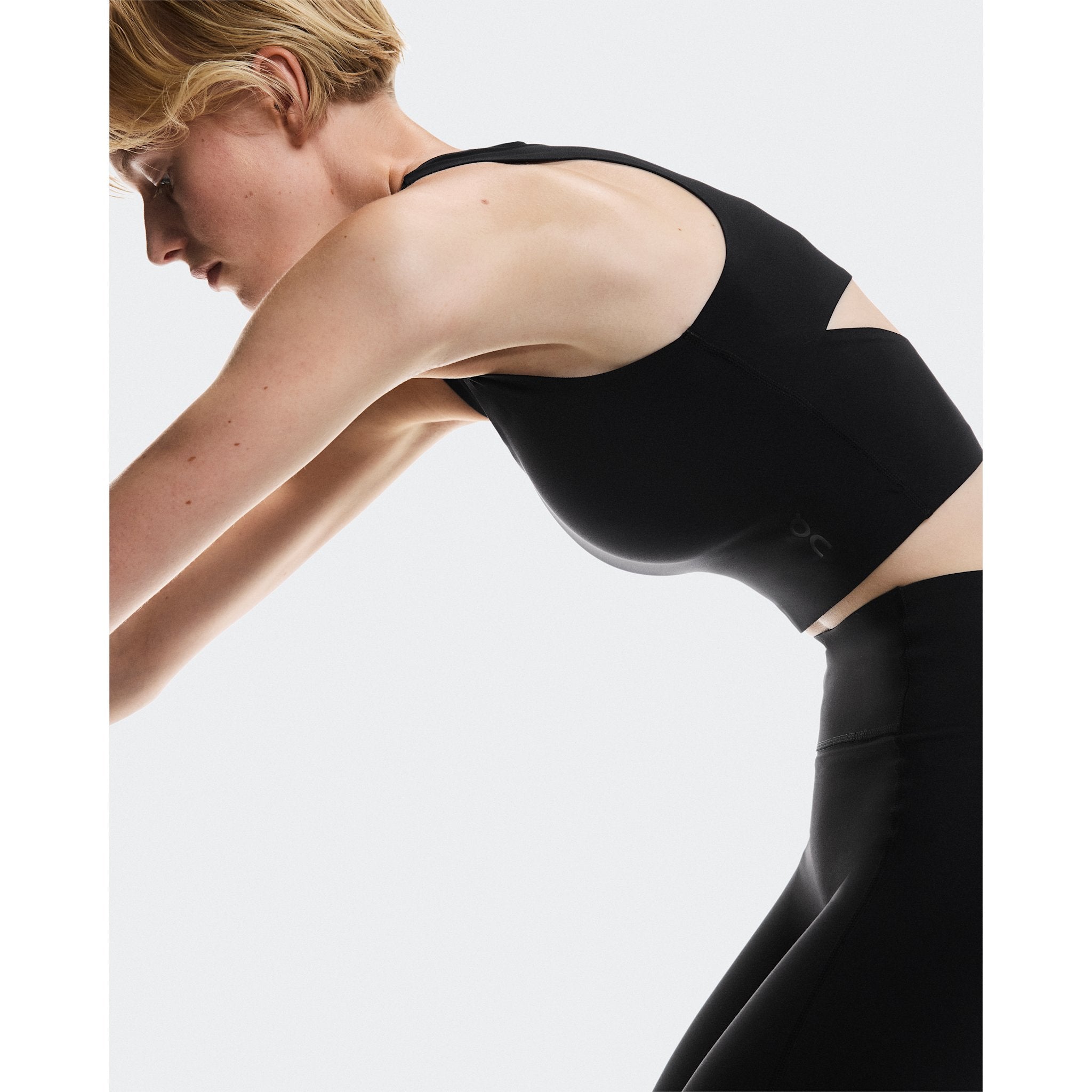 On Studio Open Back Crop Black
