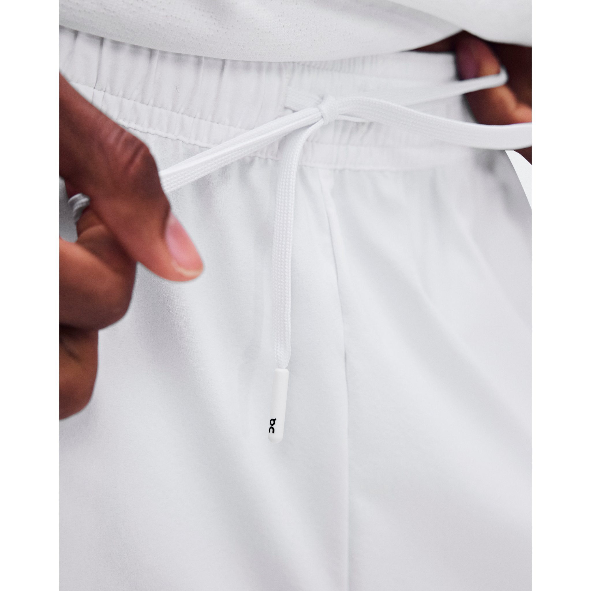 On 7" Court Shorts LDN White