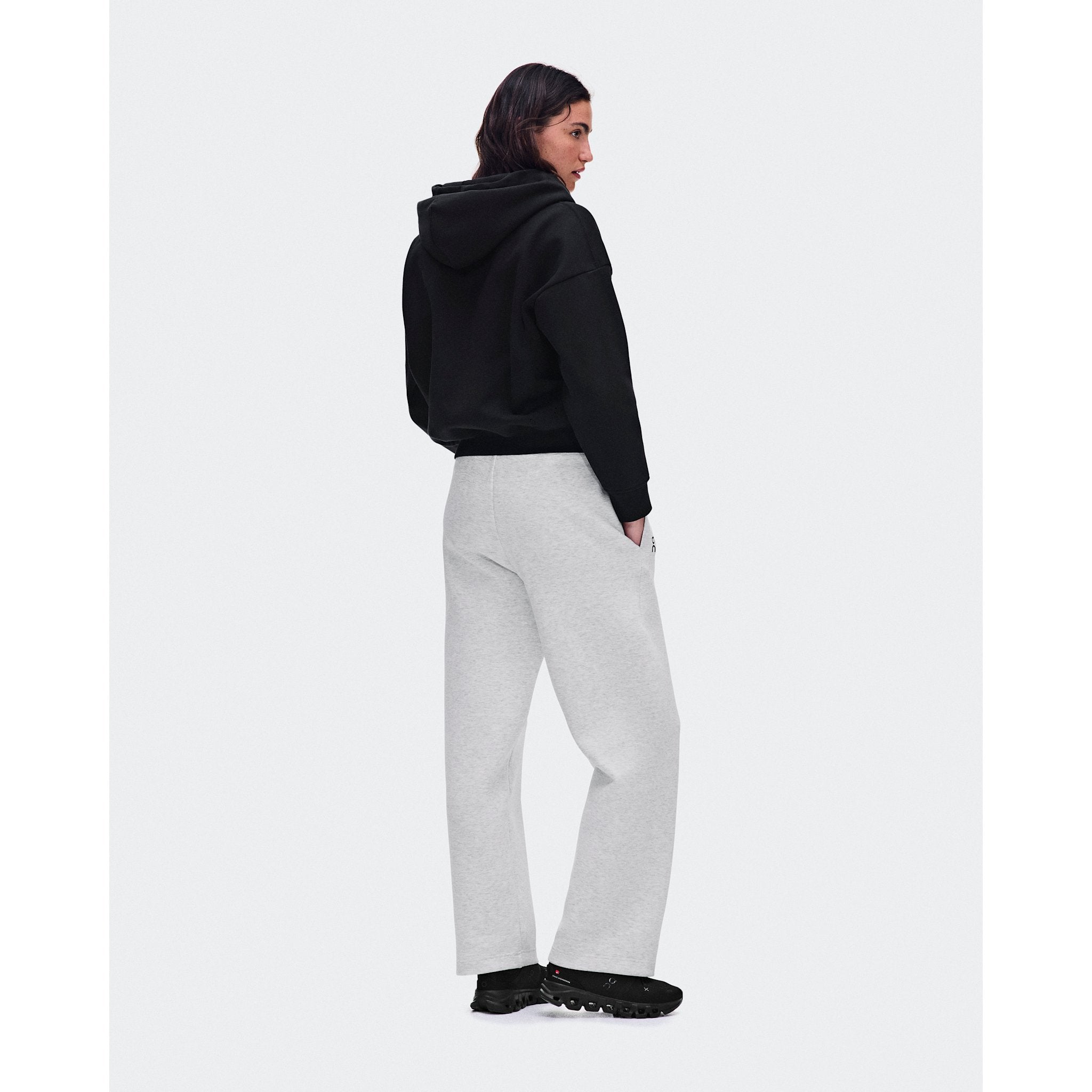 On Focus Tech Sweatpants Crater