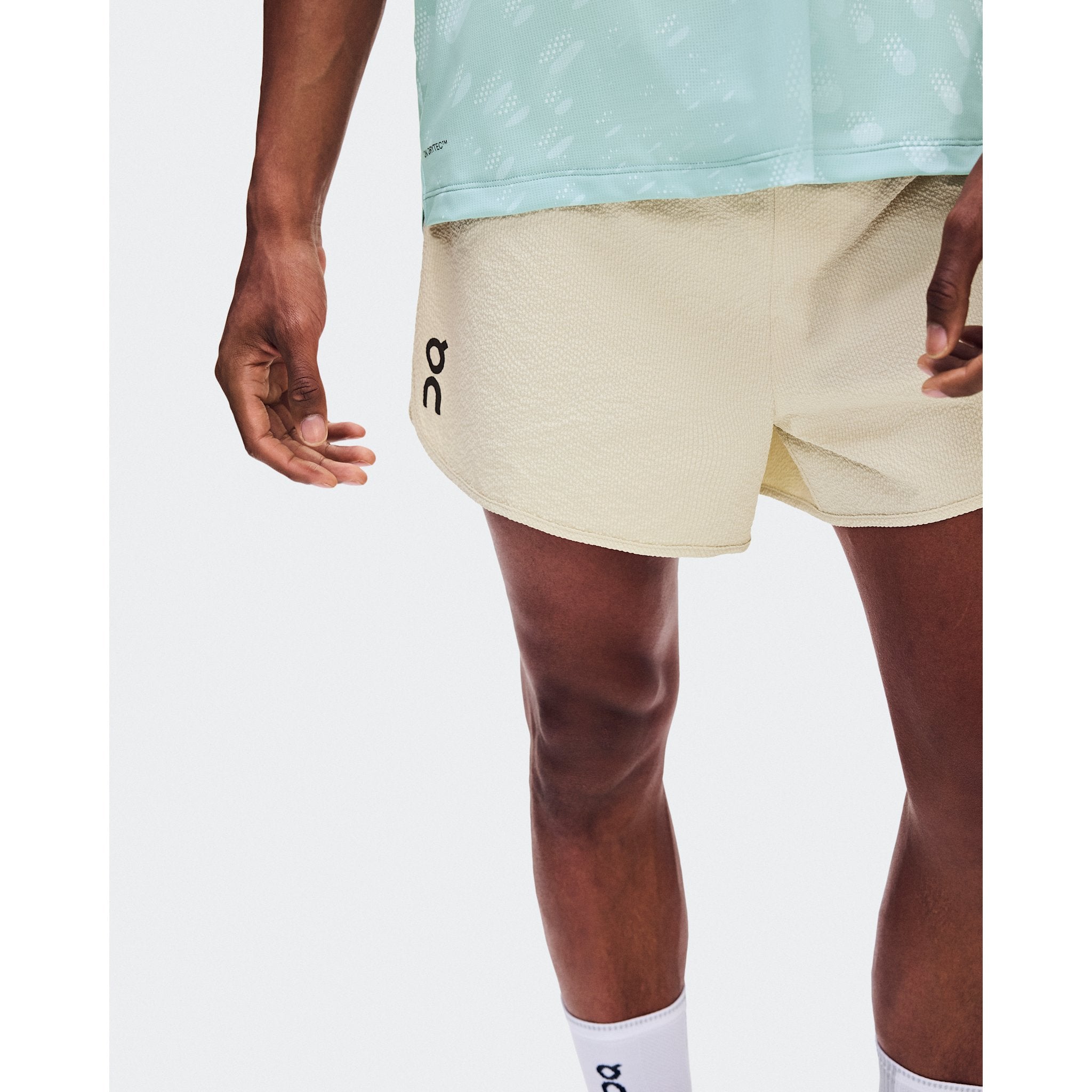 On Performance Volt Shorts Hare