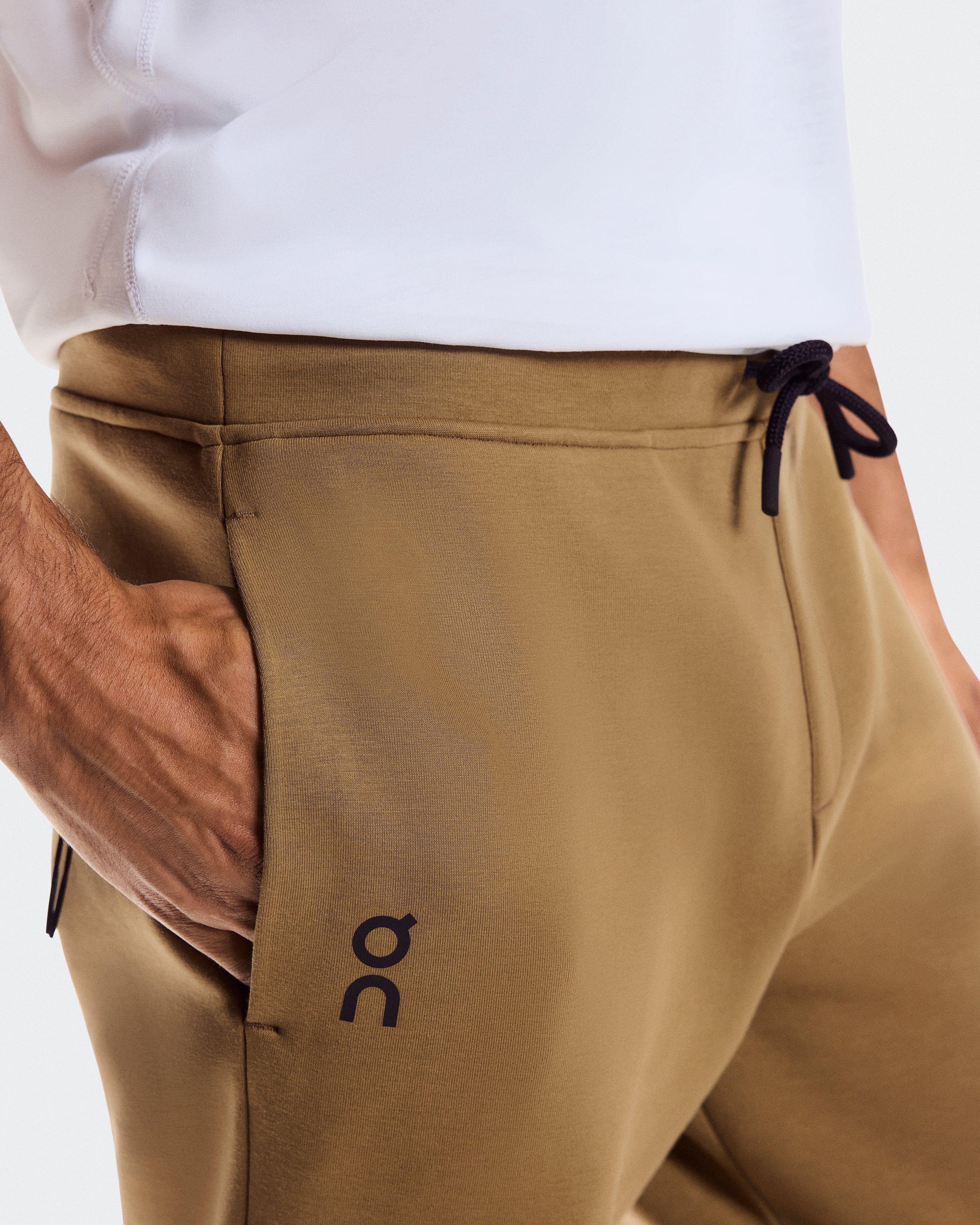 On Focus Tech Sweatpants Nutmeg