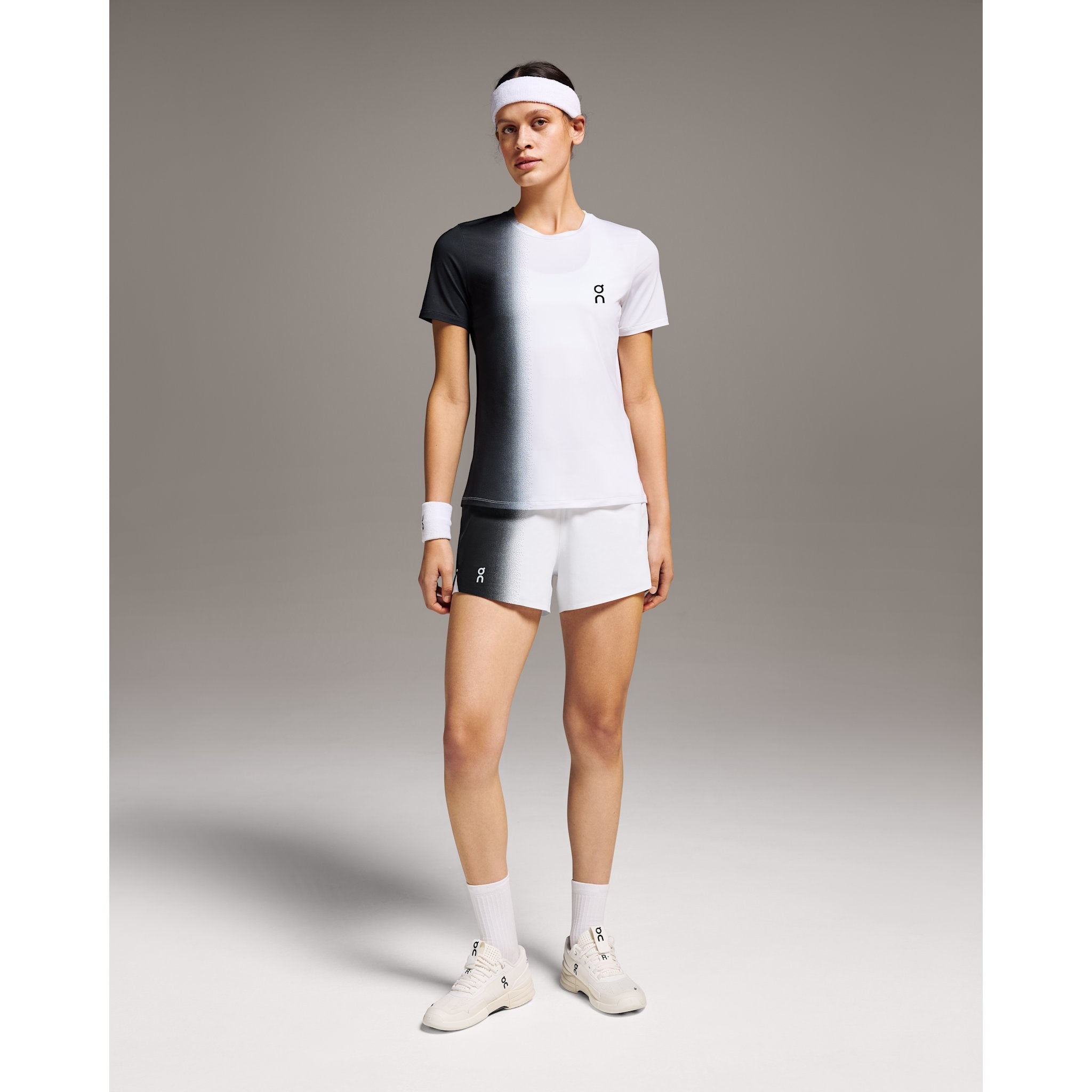 On Court Shorts Black | White