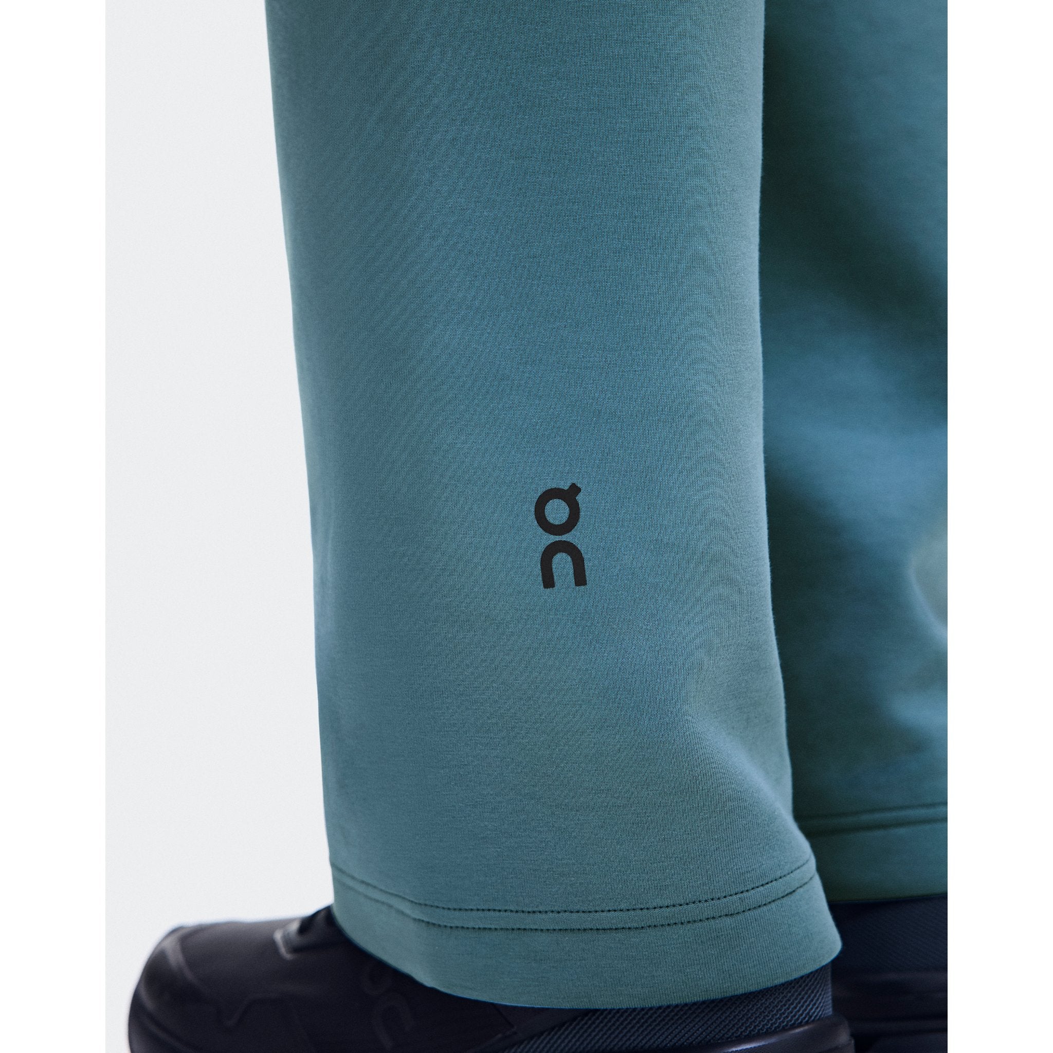 On Focus Tech Sweatpants Agave