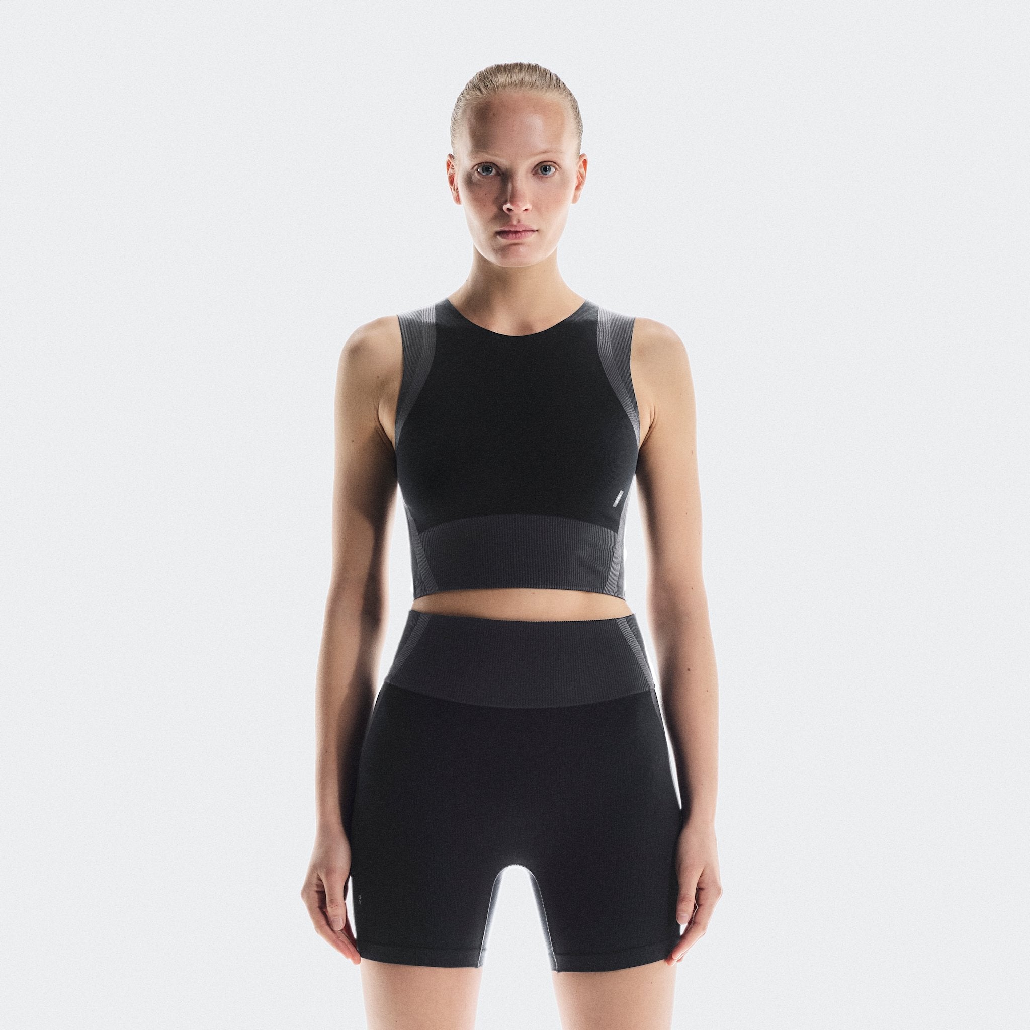 On Studio Knit Crop Black | Eclipse