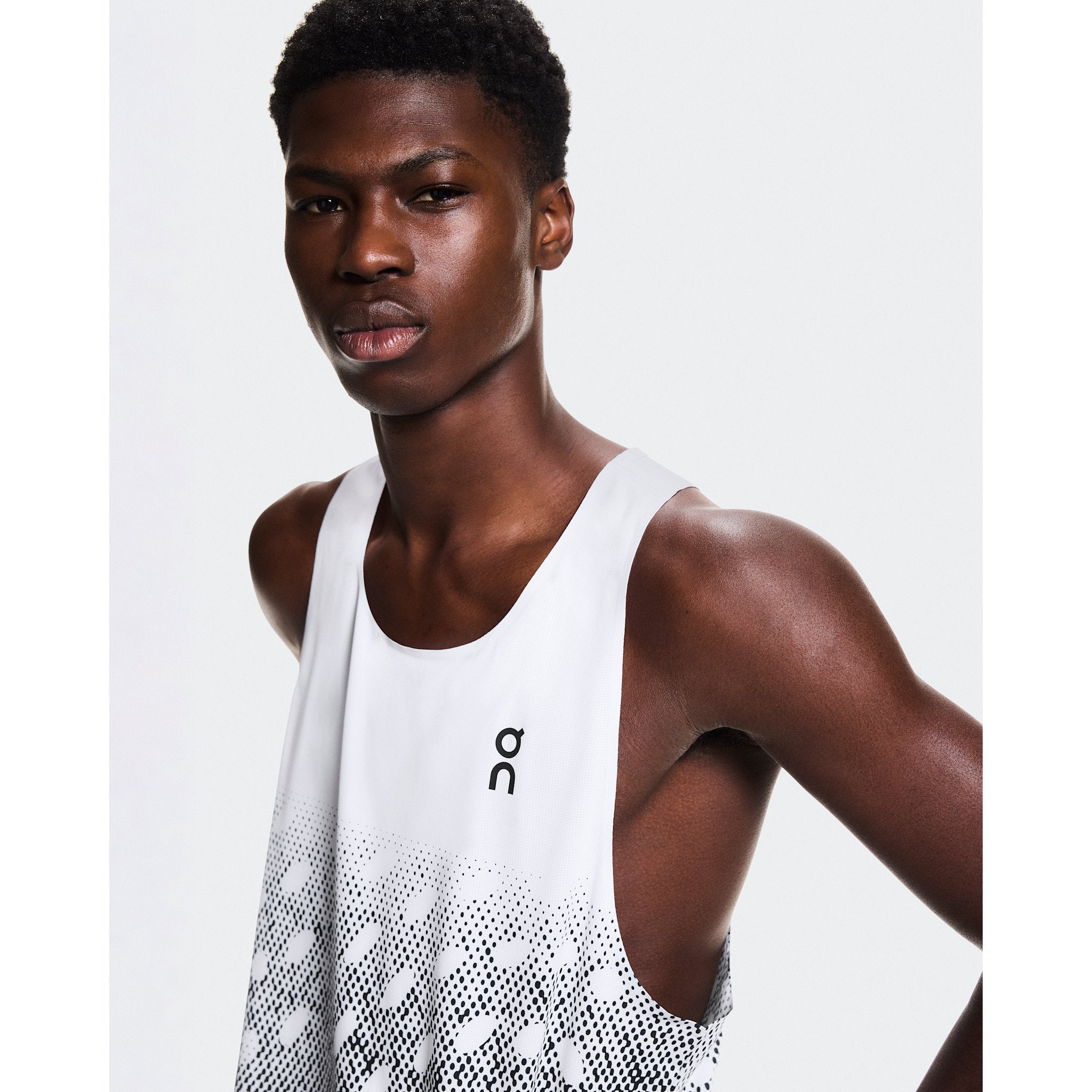 On Zero Singlet White | Iron
