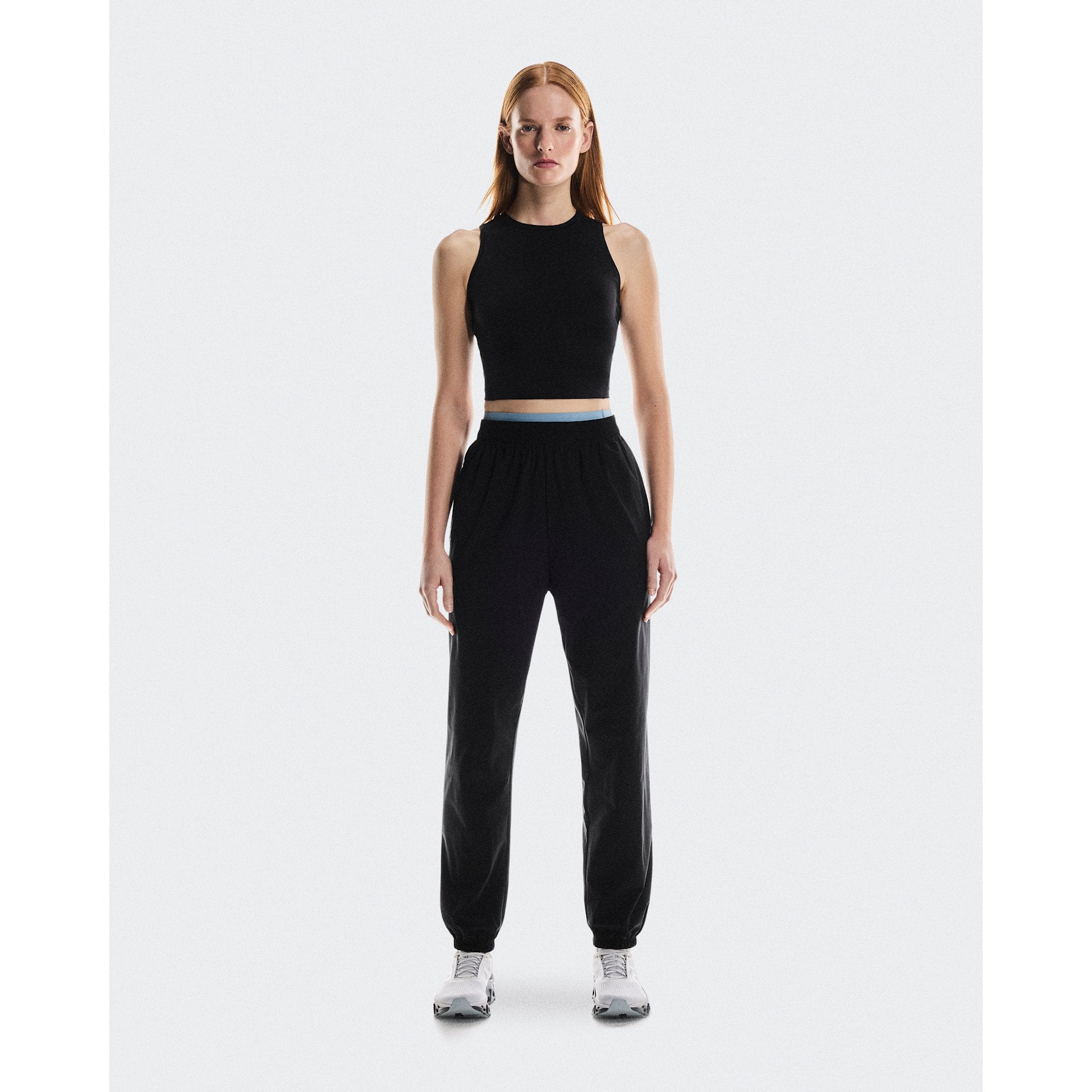 On Studio Crop Black