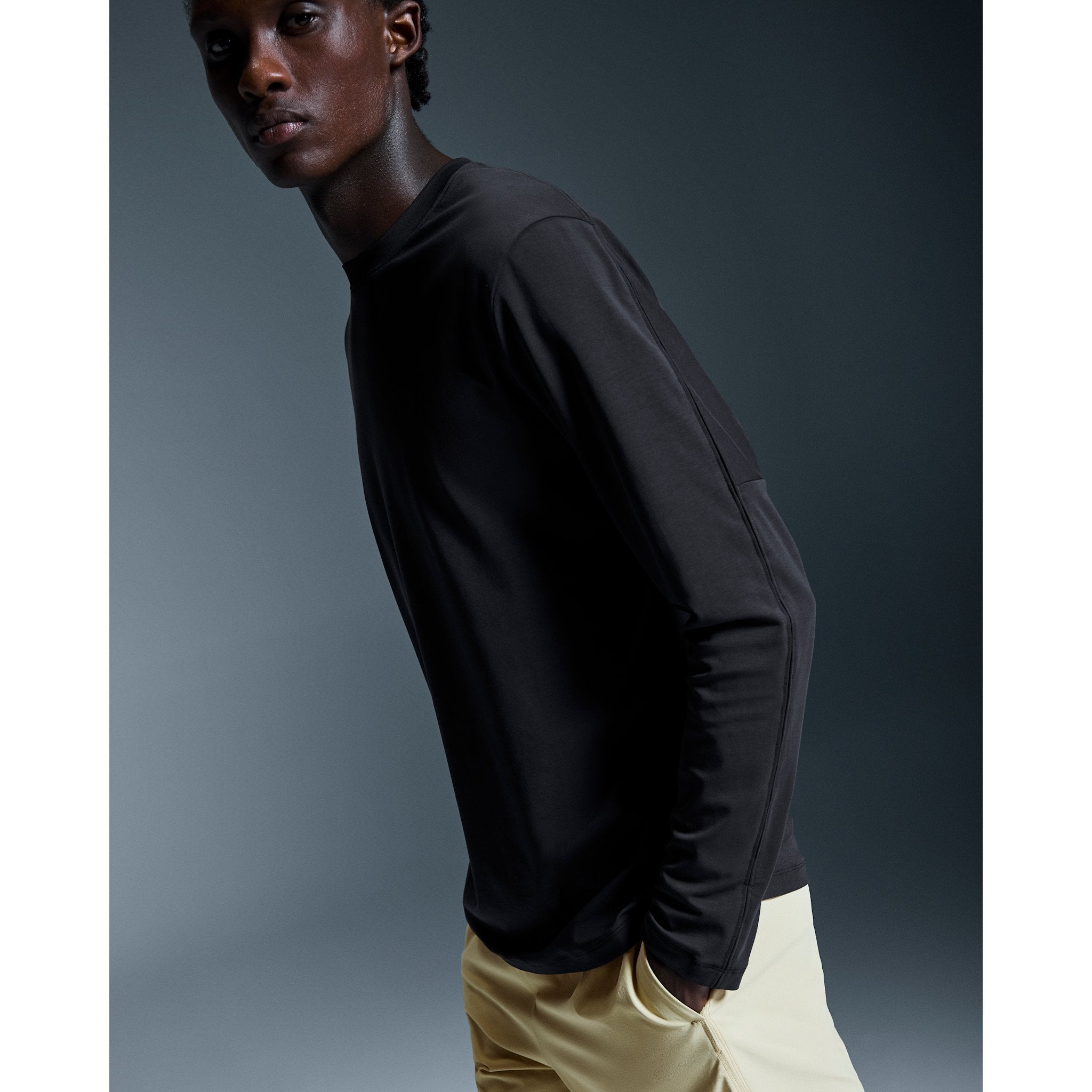 On Focus Long-T Black