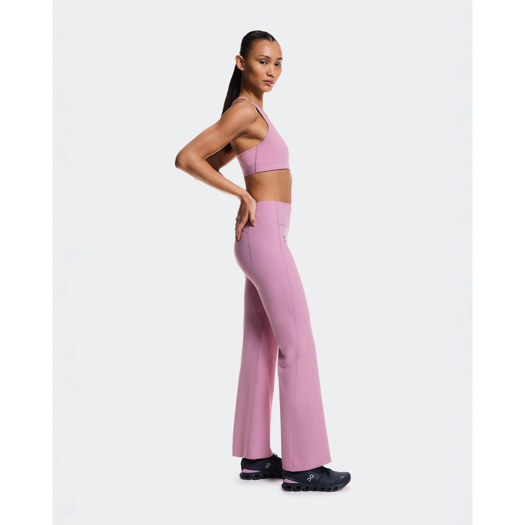On Studio Flared Leggings 30" Sakura