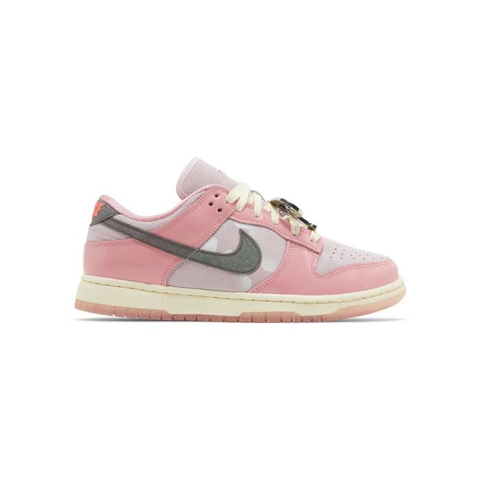 Nike Wmns Dunk Low LX 'Barbie'