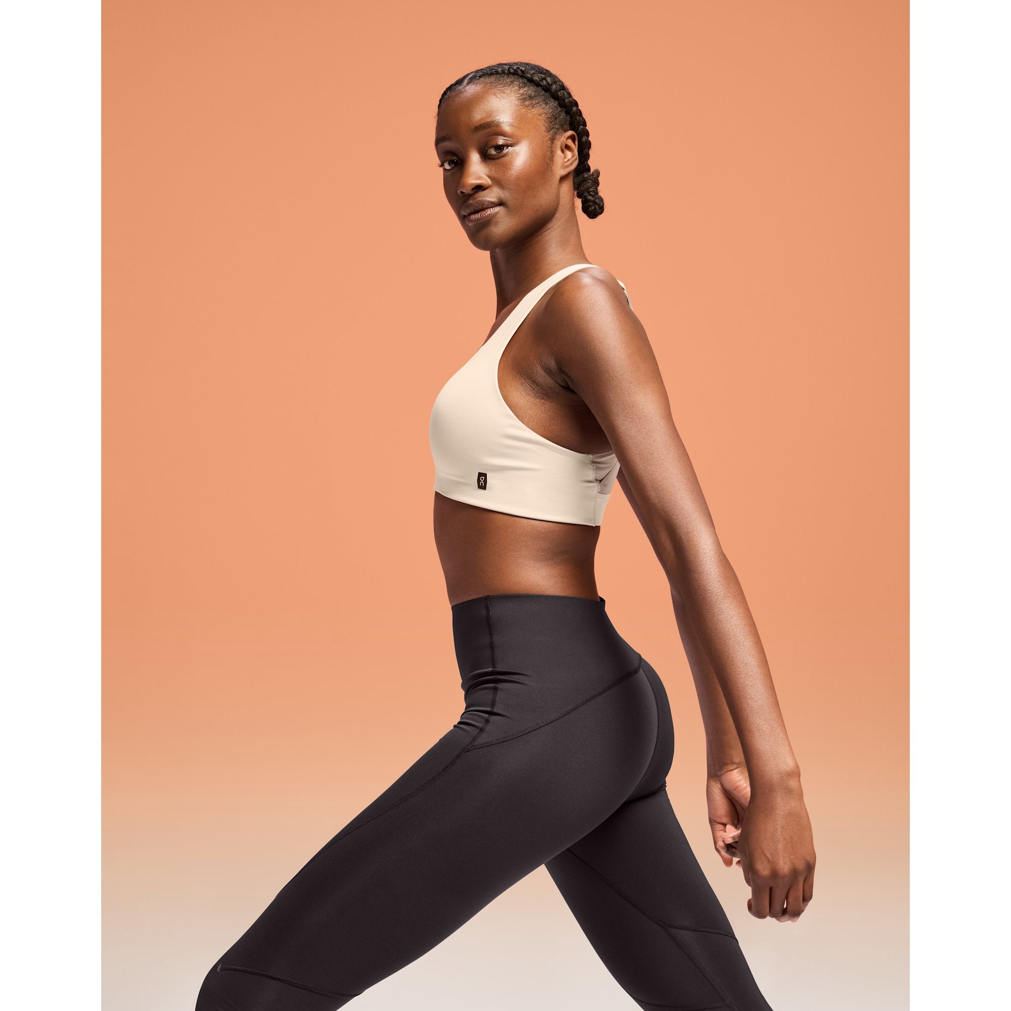 On Active Bra Sand | Cinder