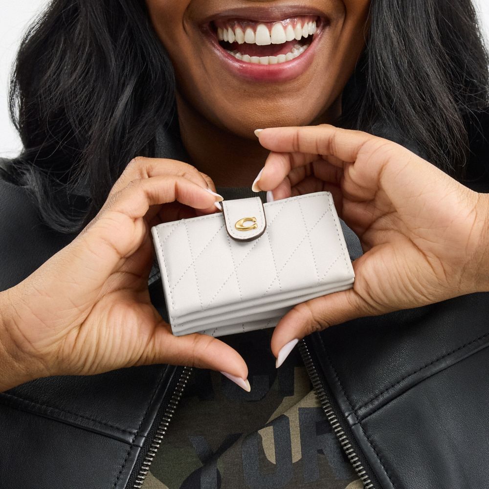 Coach Essential Multi Card Holder With Pillow Quilting Brass Chalk