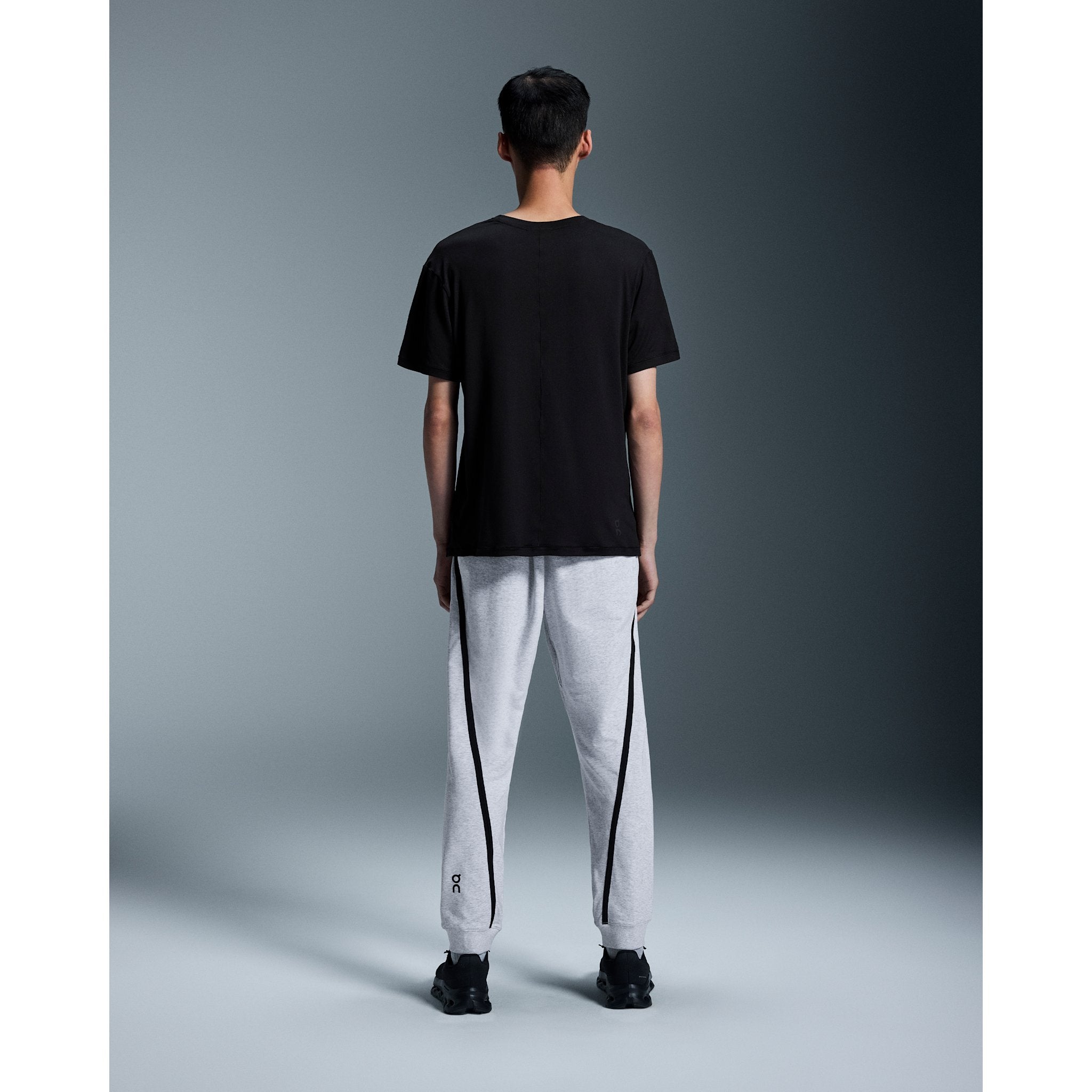 On Studio-T Black