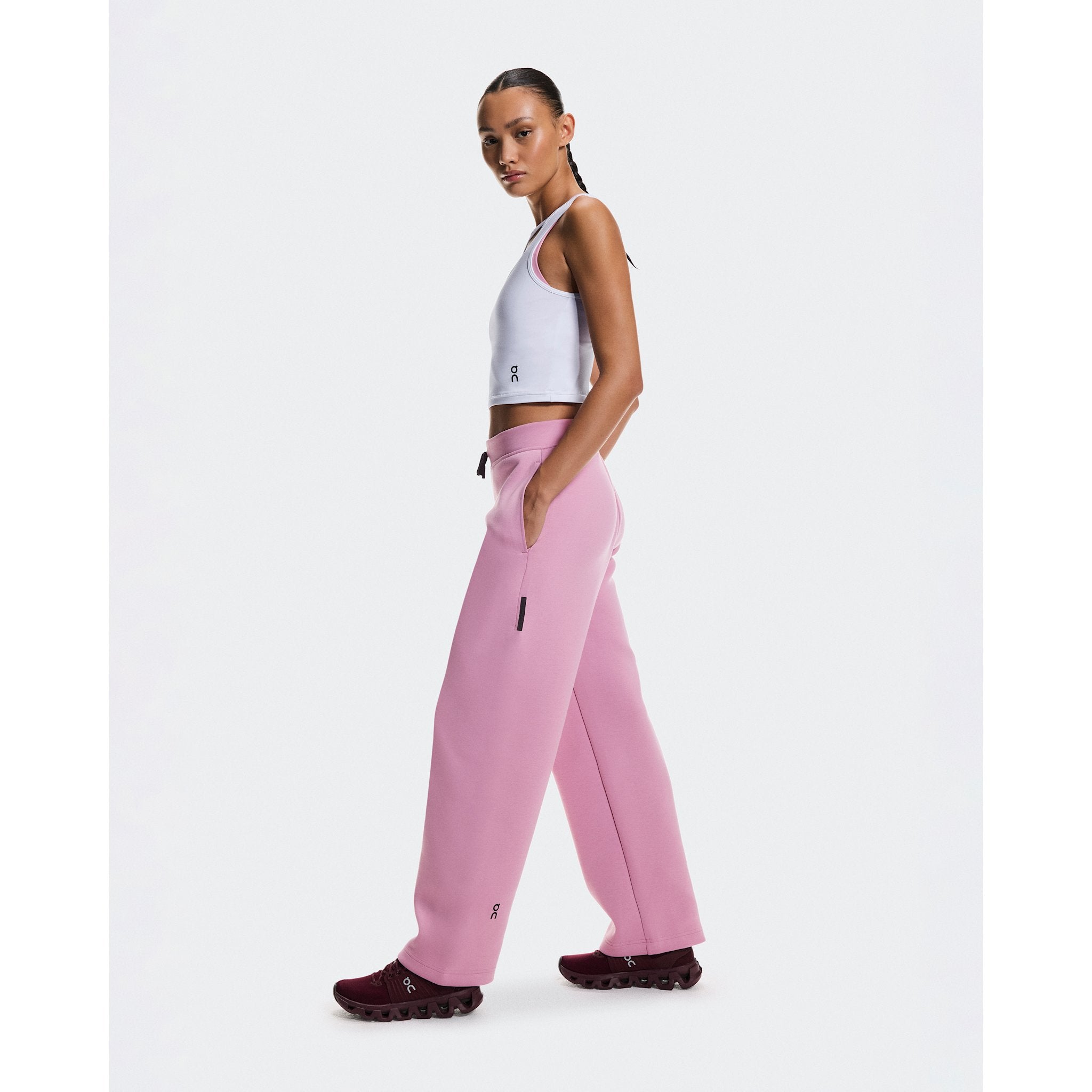 On Focus Tech Sweatpants Sakura
