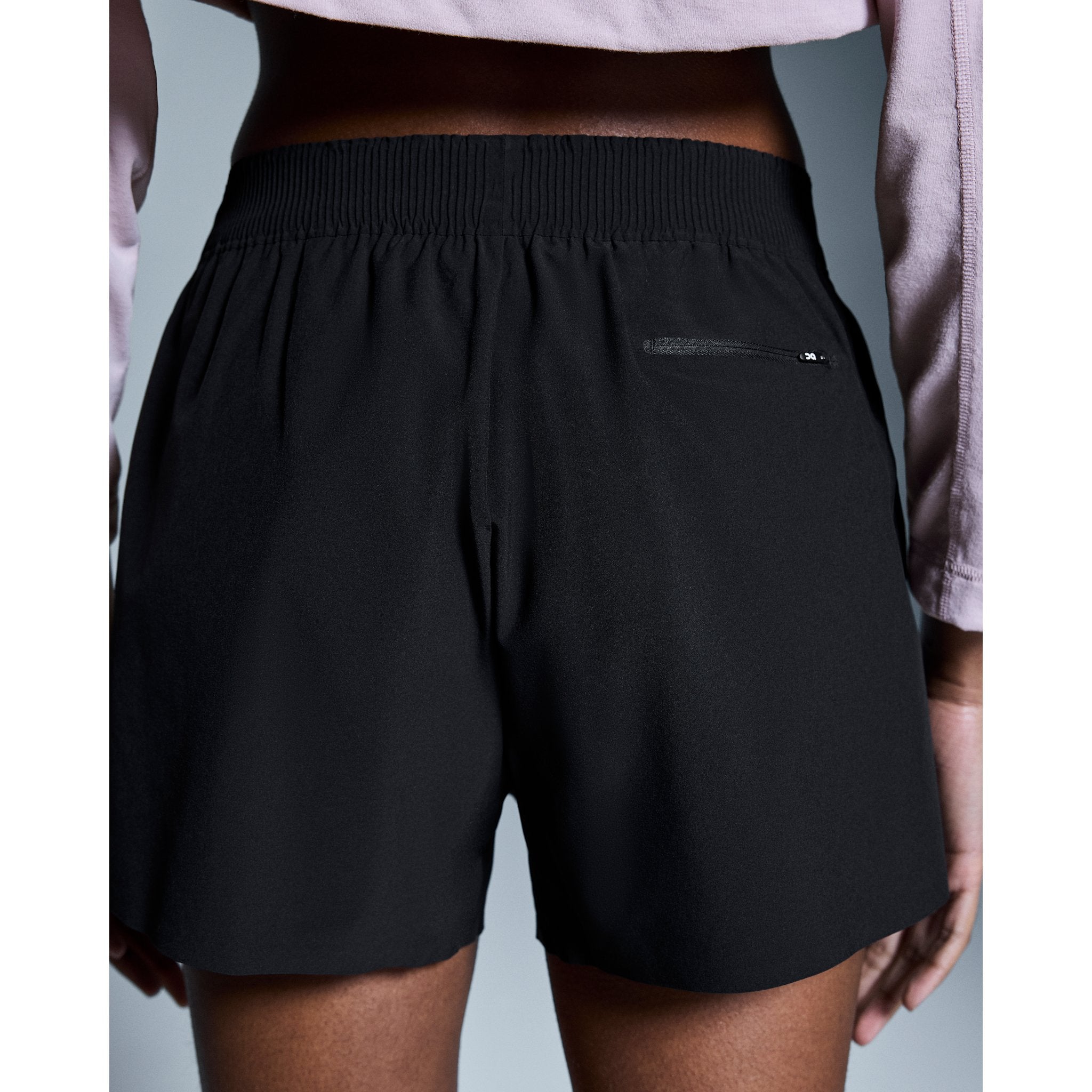 On Train Shorts Black