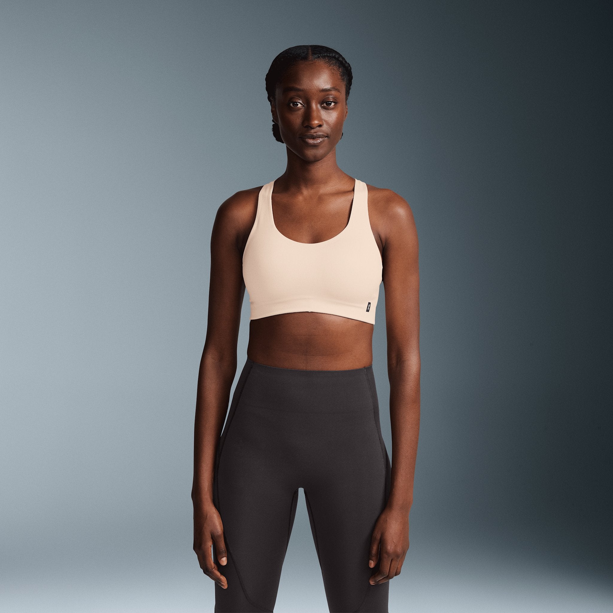 On Active Bra Sand | Cinder