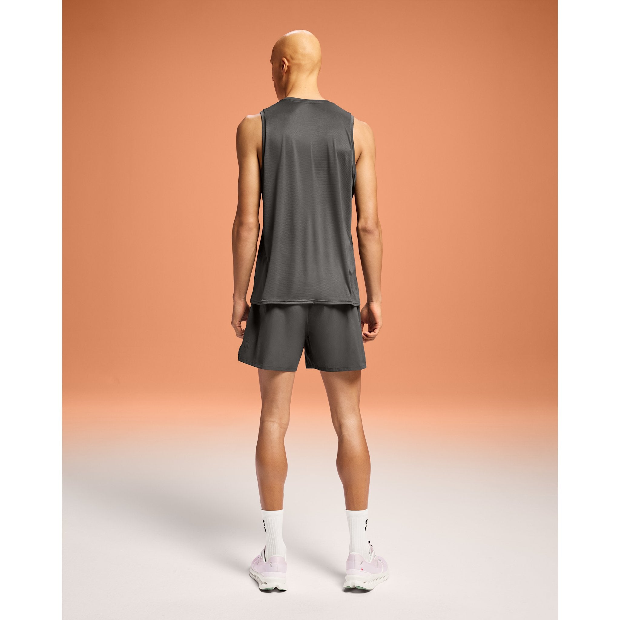 On Essential Shorts Shadow