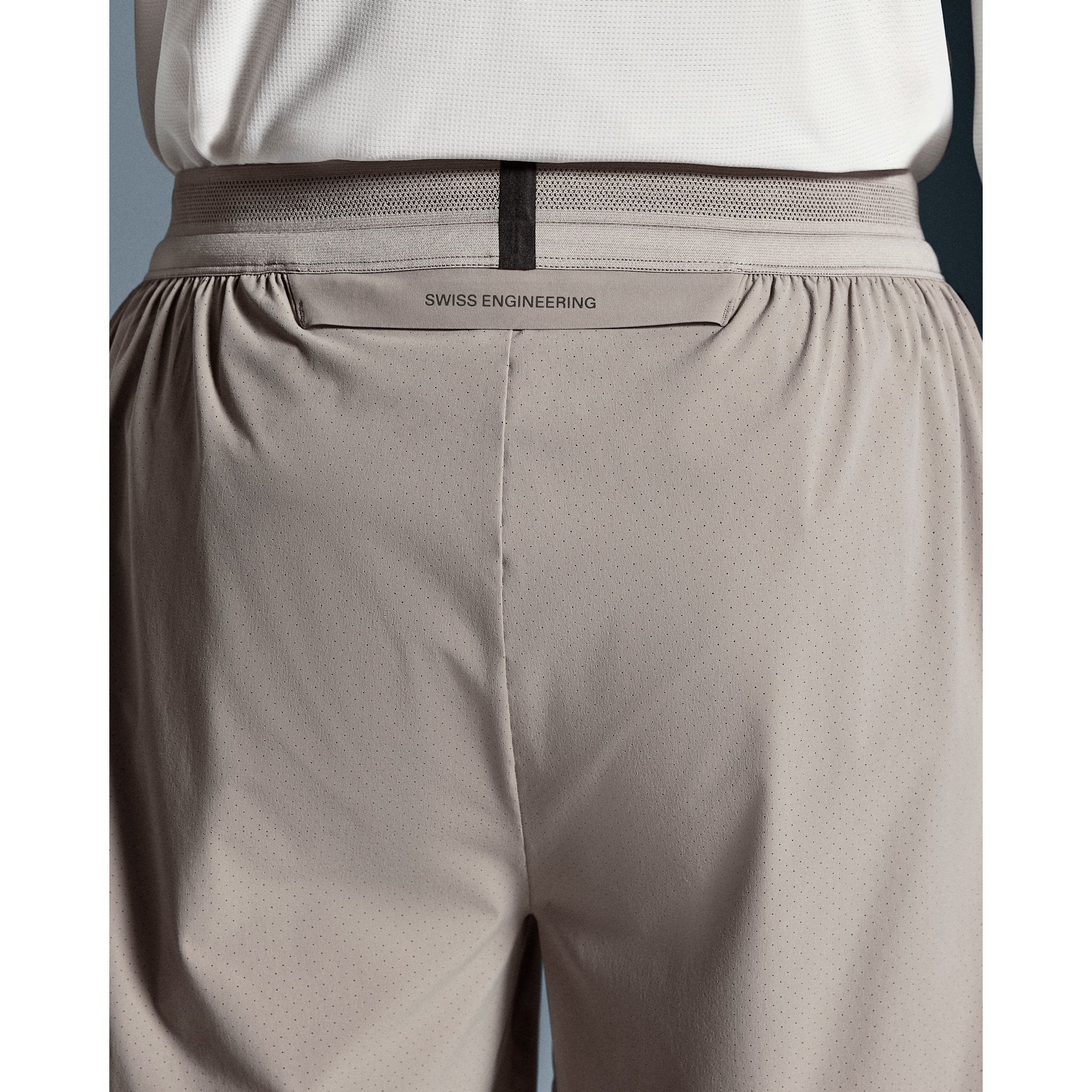 On 5" Performance Shorts Cinder