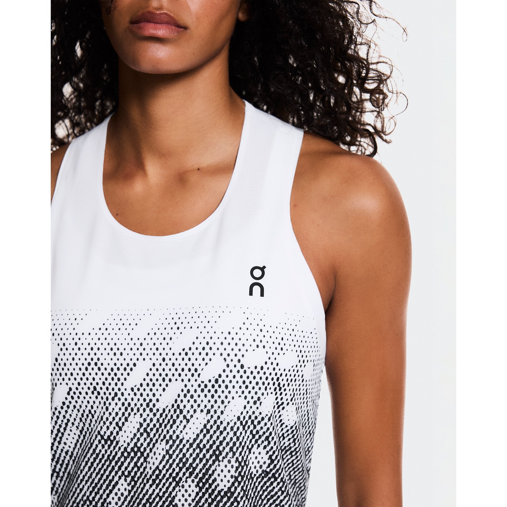 On Zero Singlet White | Iron