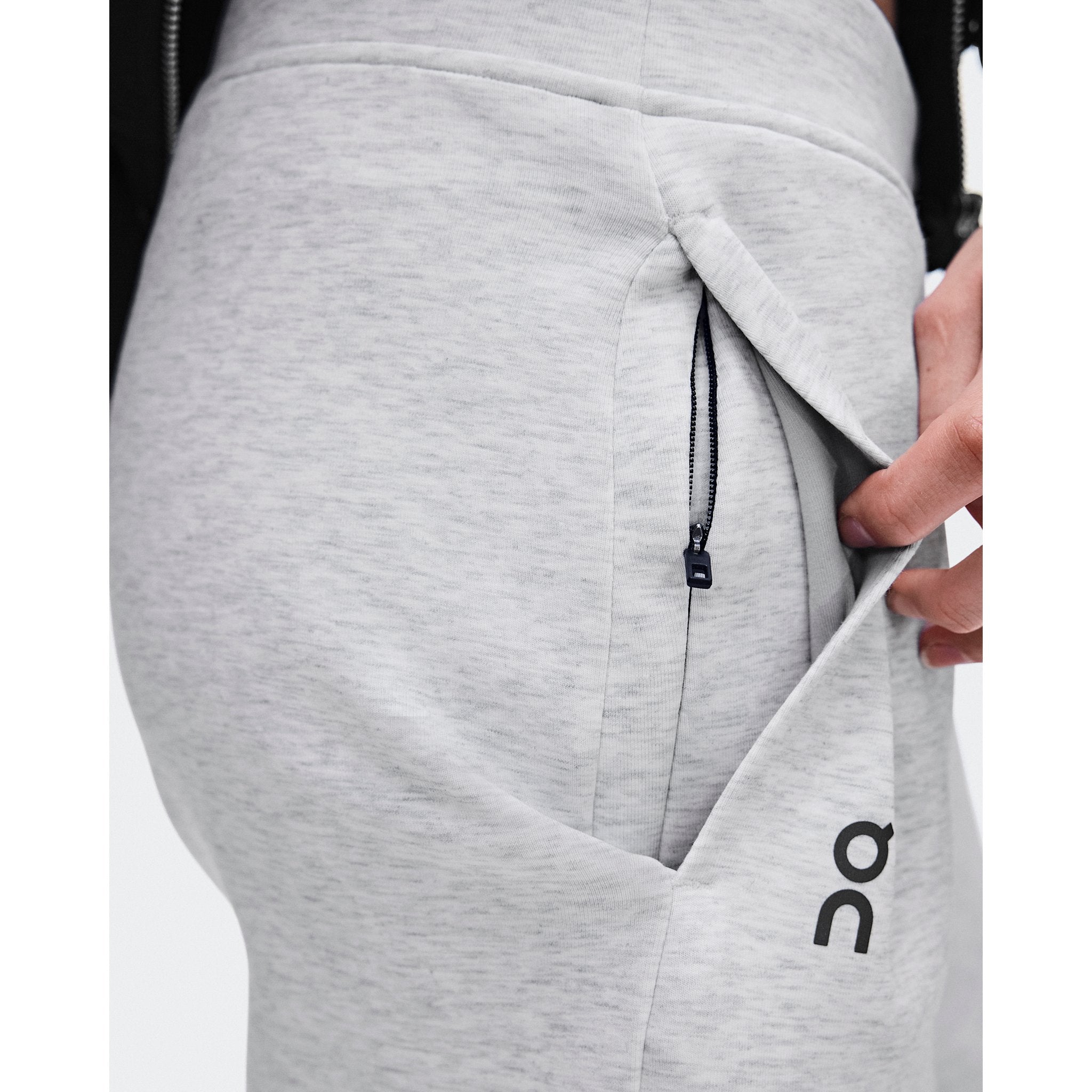 On Focus Tech Sweatpants Crater