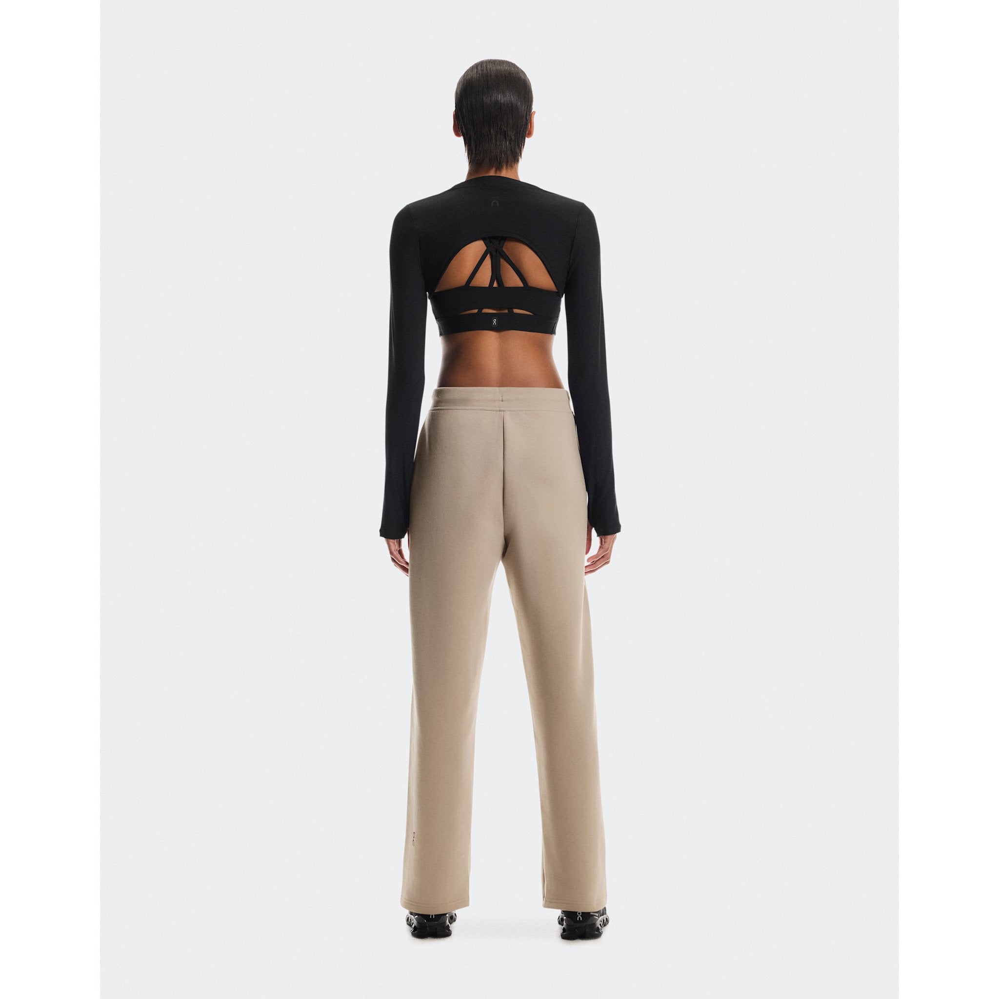 On Focus Tech Sweatpants Desert