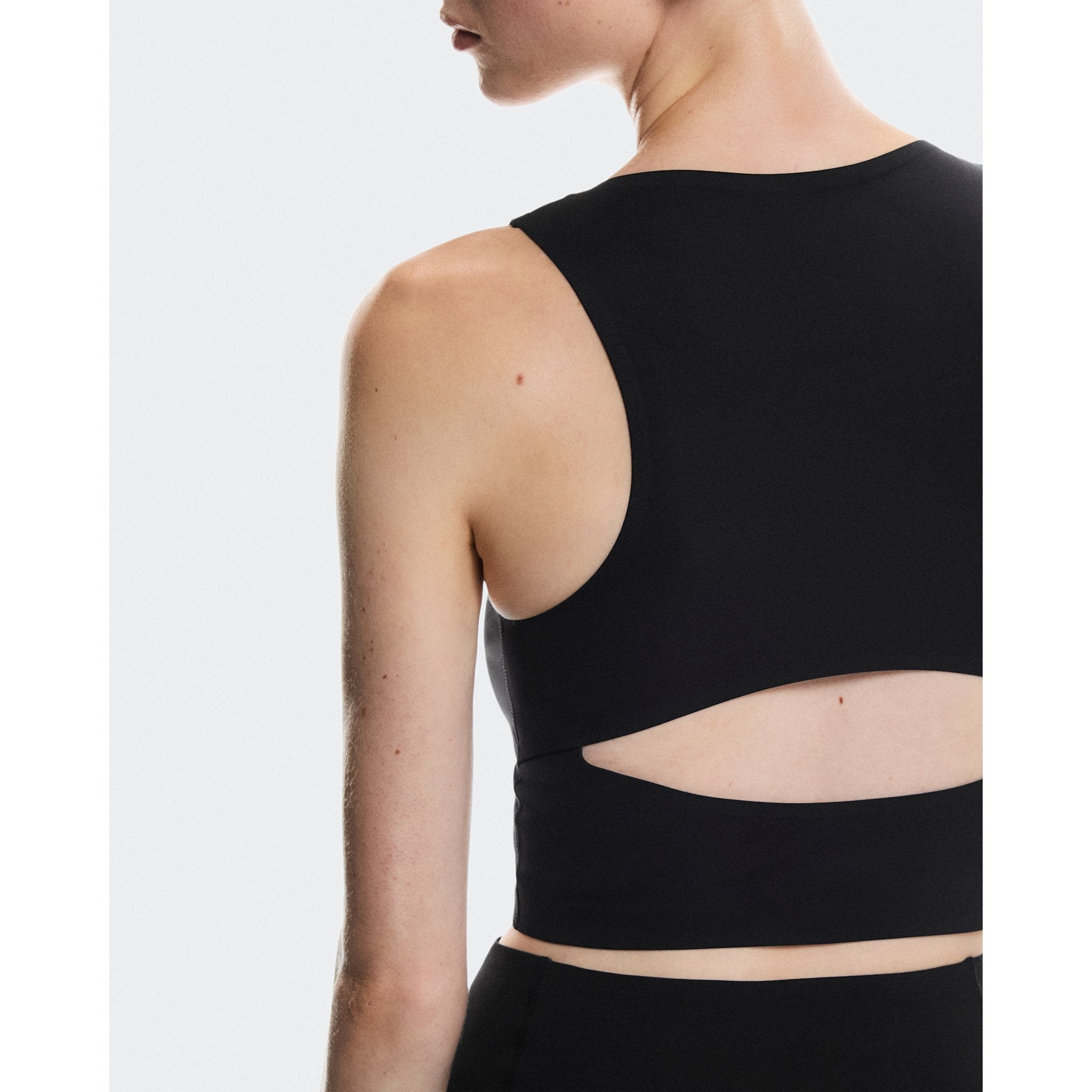On Studio Open Back Crop Black