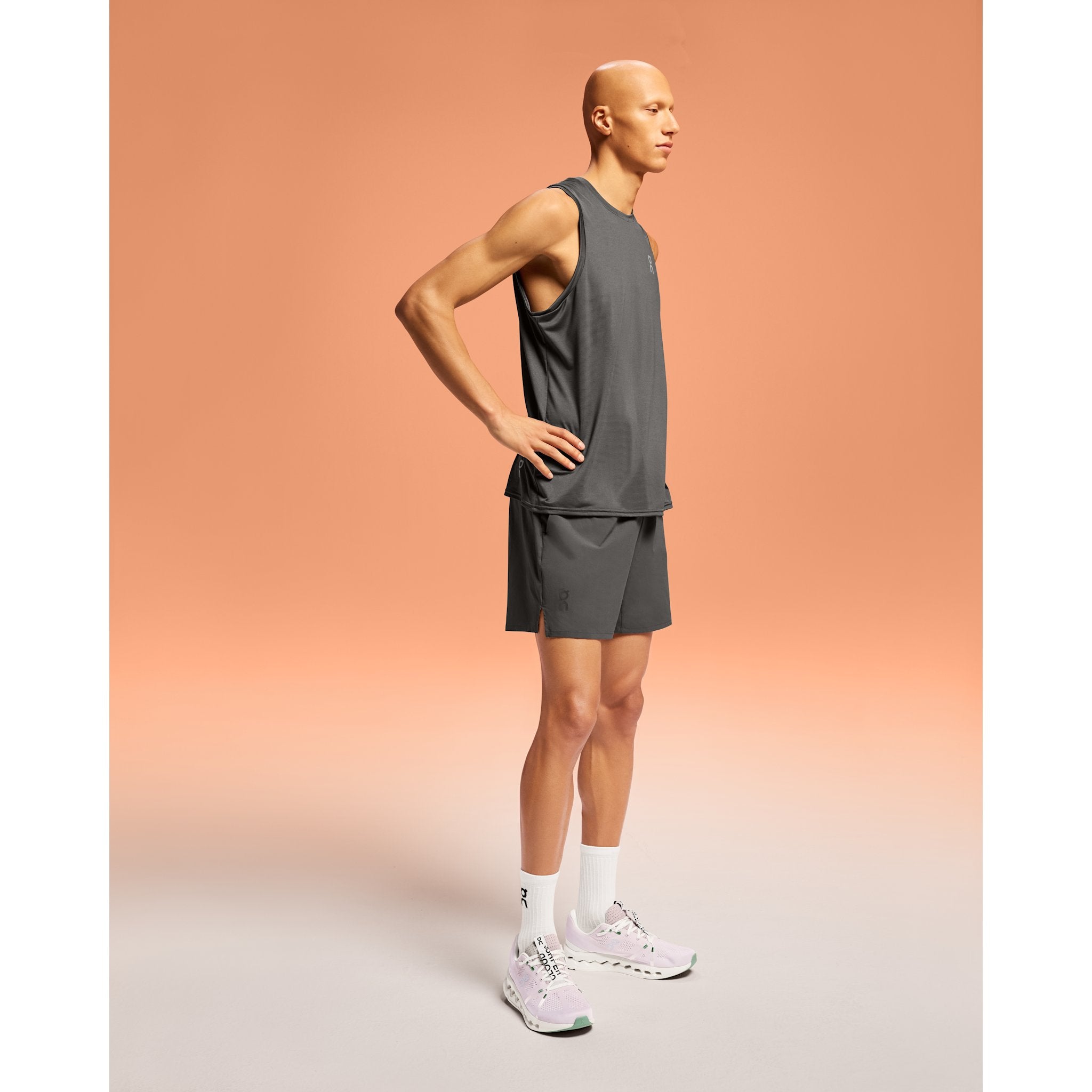 On Essential Shorts Shadow
