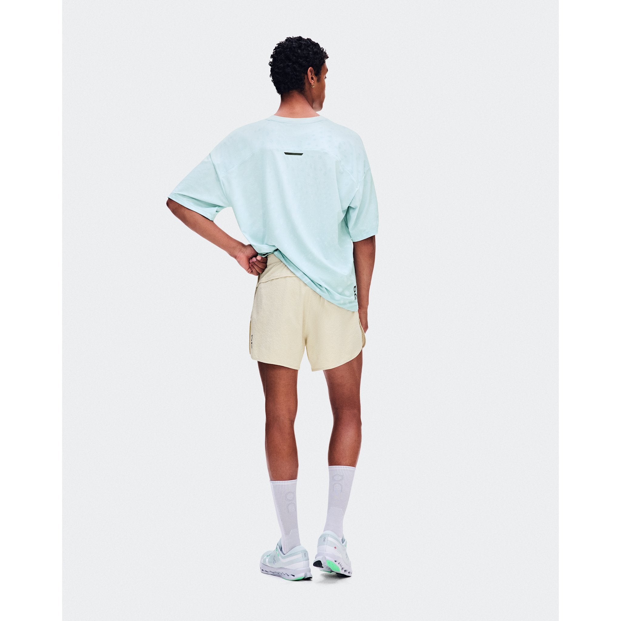On Performance Volt Shorts Hare