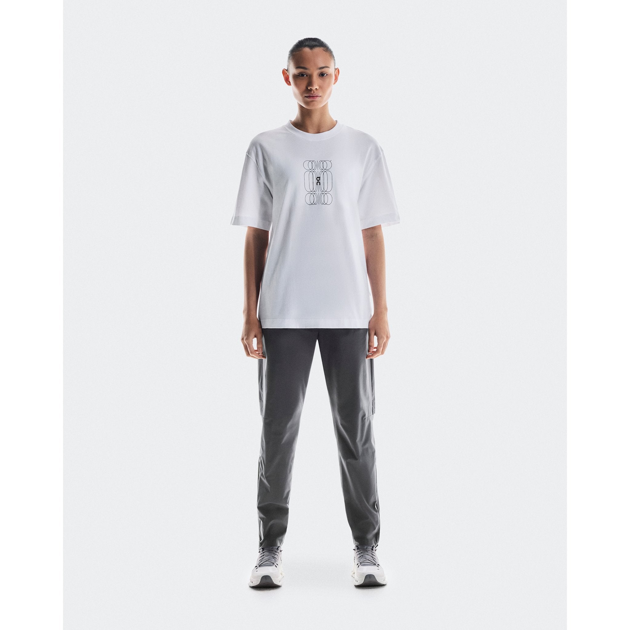 On Club-T Graphic White | Black