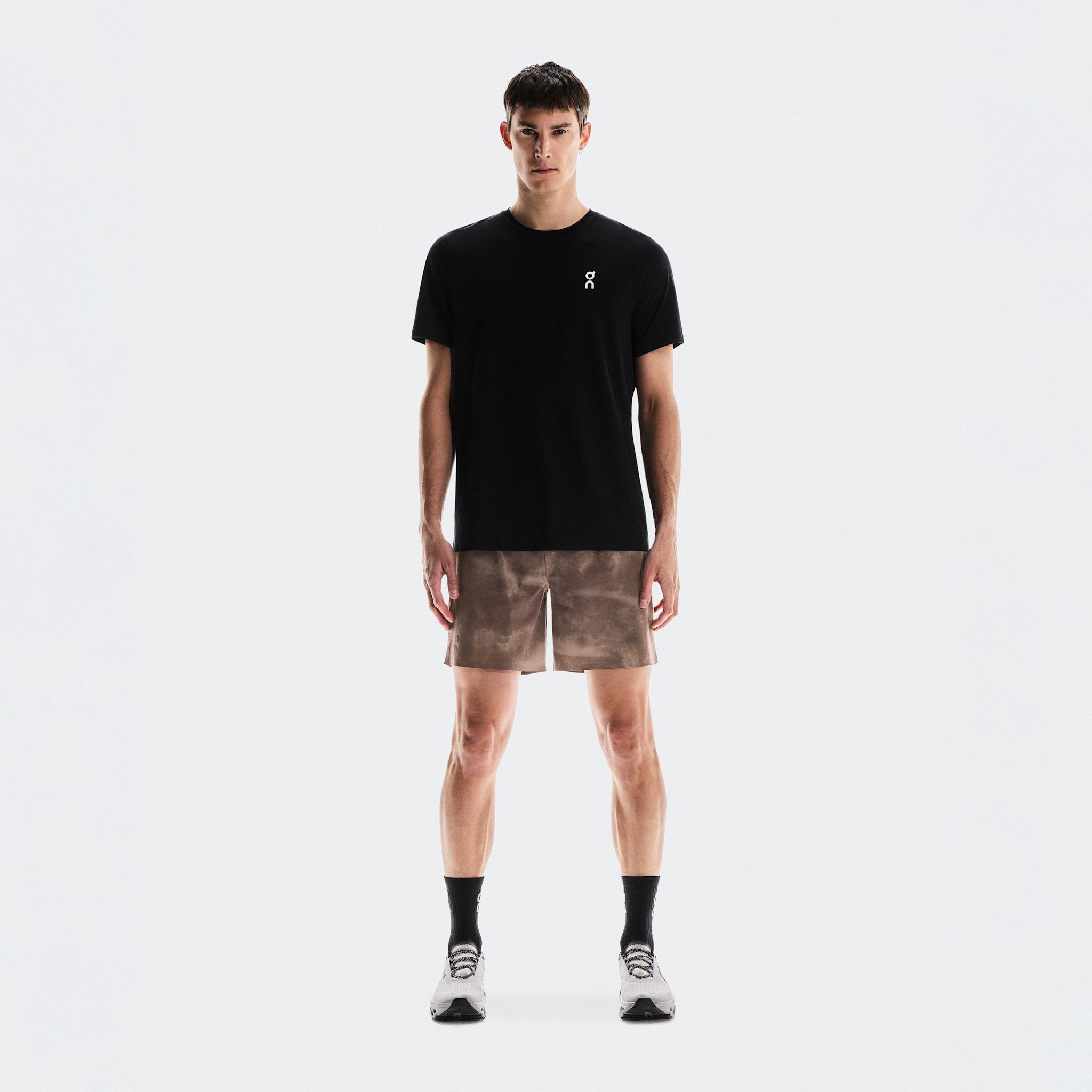 On 7" Performance Shorts AOP Cinder