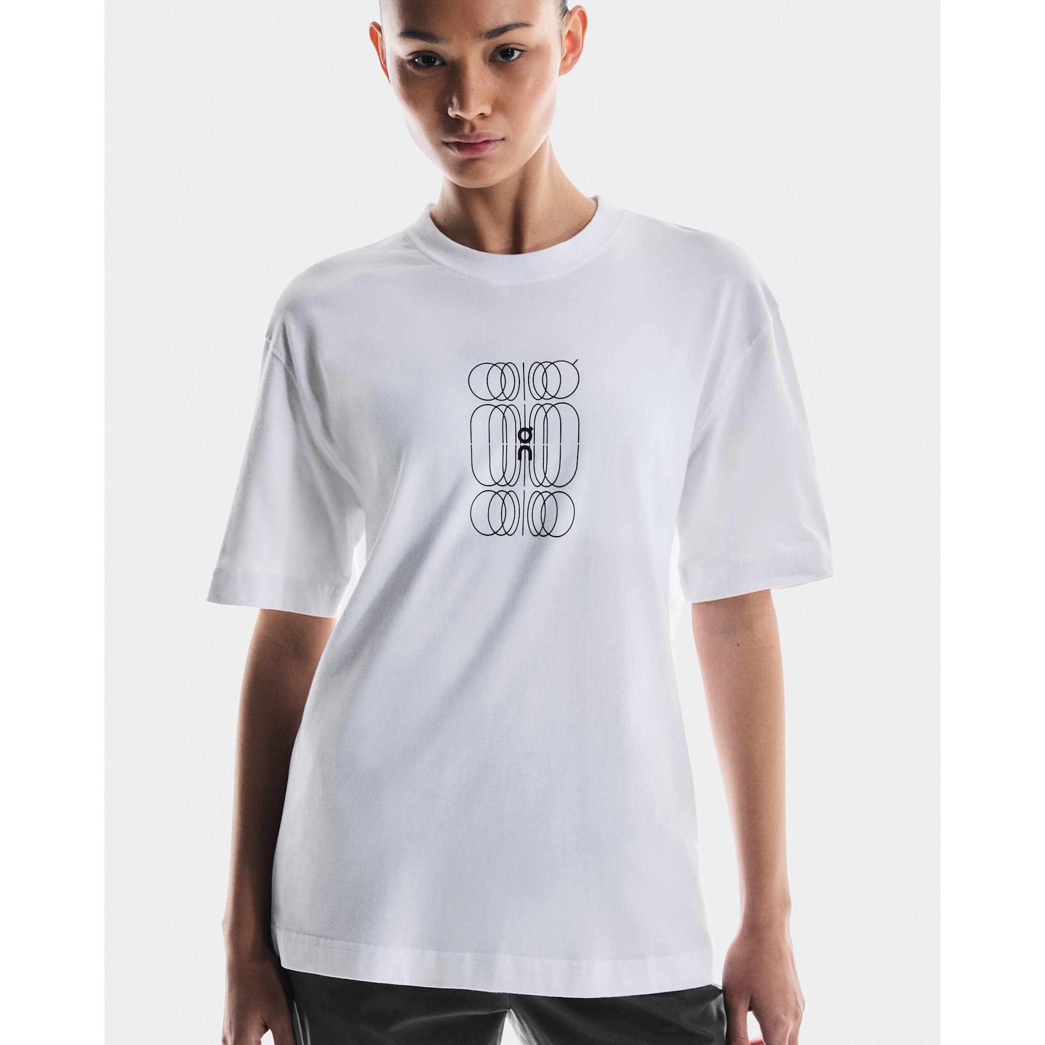 On Club-T Graphic White | Black
