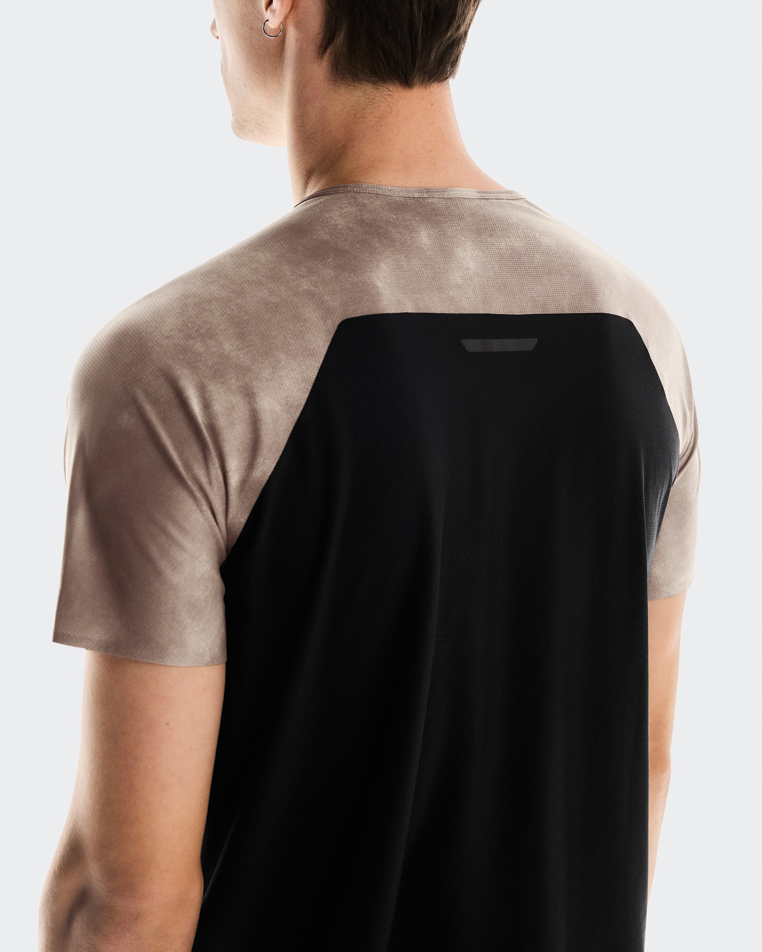 On Performance-T Aop Cinder | Black