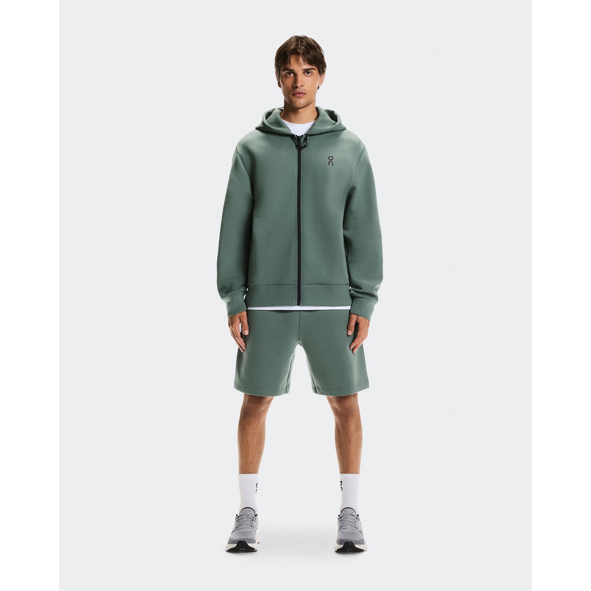 On Focus Tech Shorts Olive